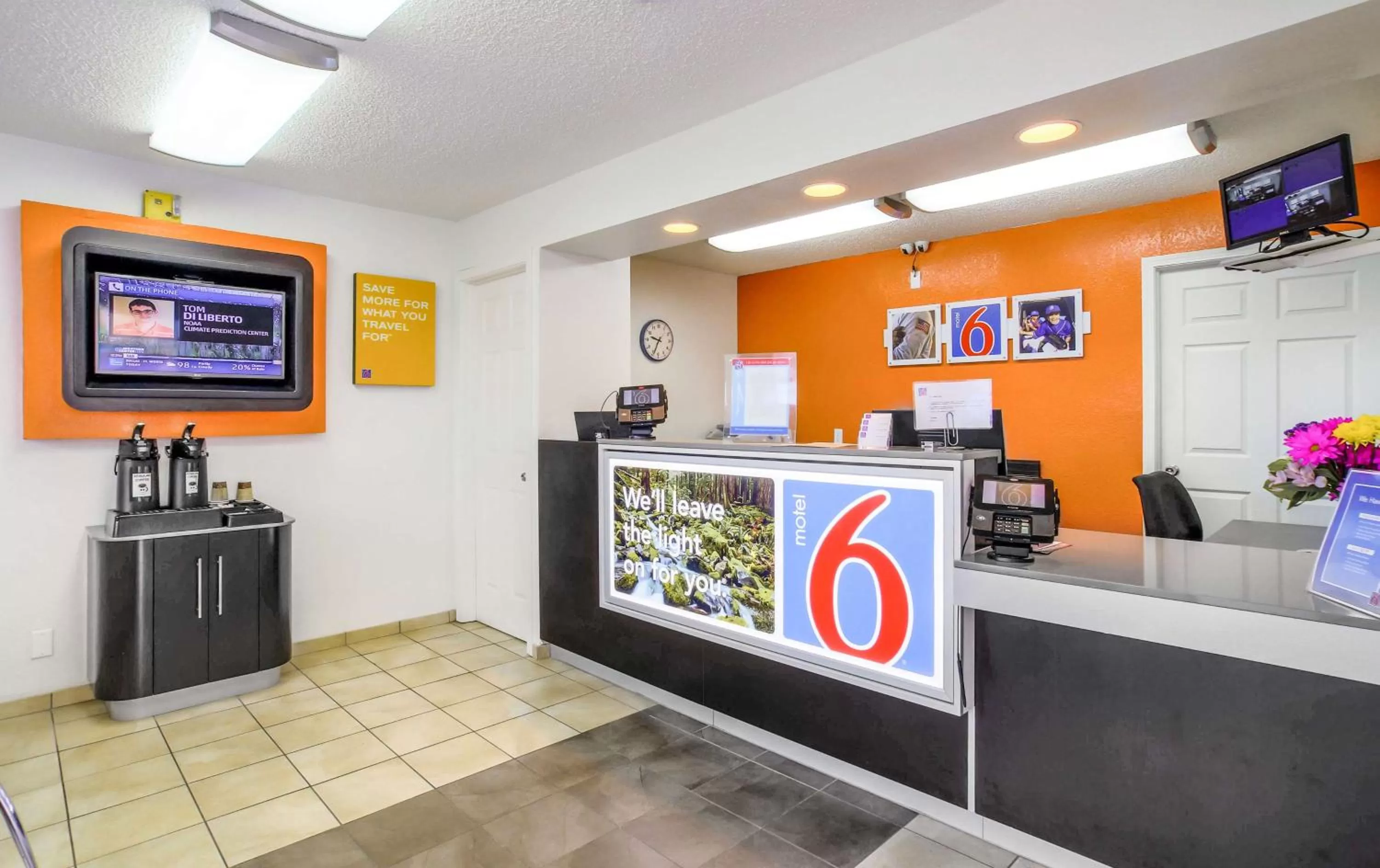 Lobby or reception in Motel 6-Medford, OR - North