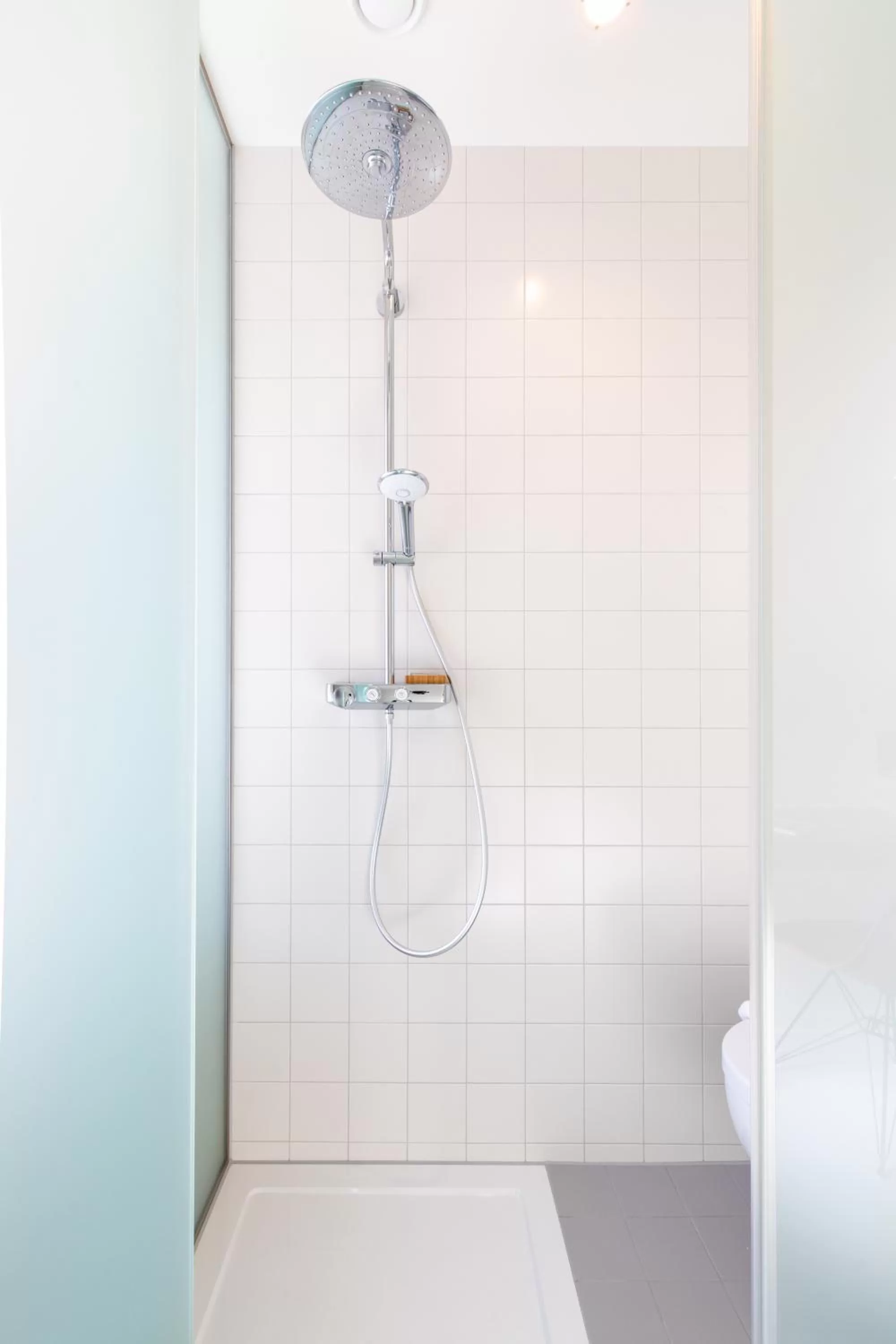 Shower in the bellhop