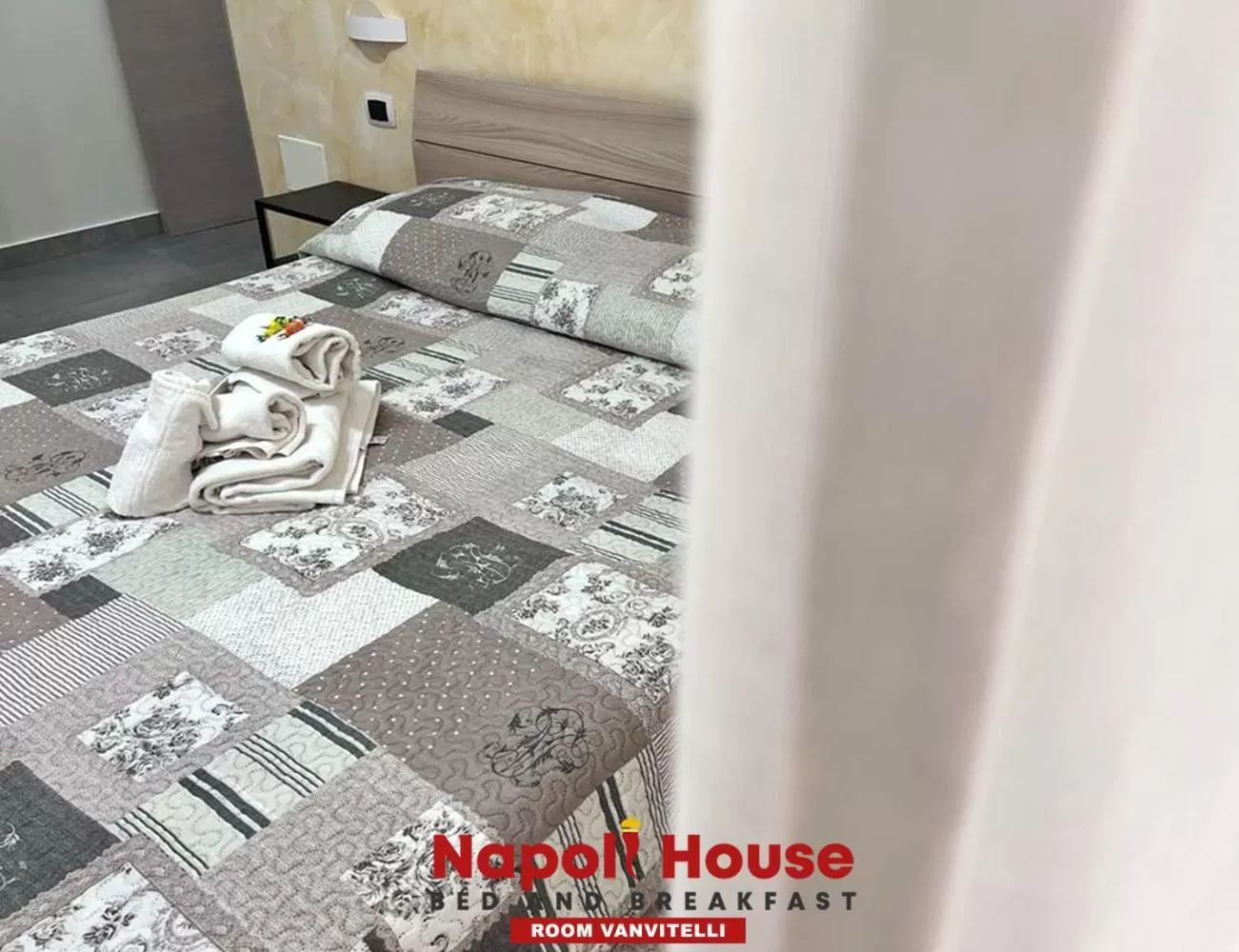 Bedroom, Bed in Napoli House Dream