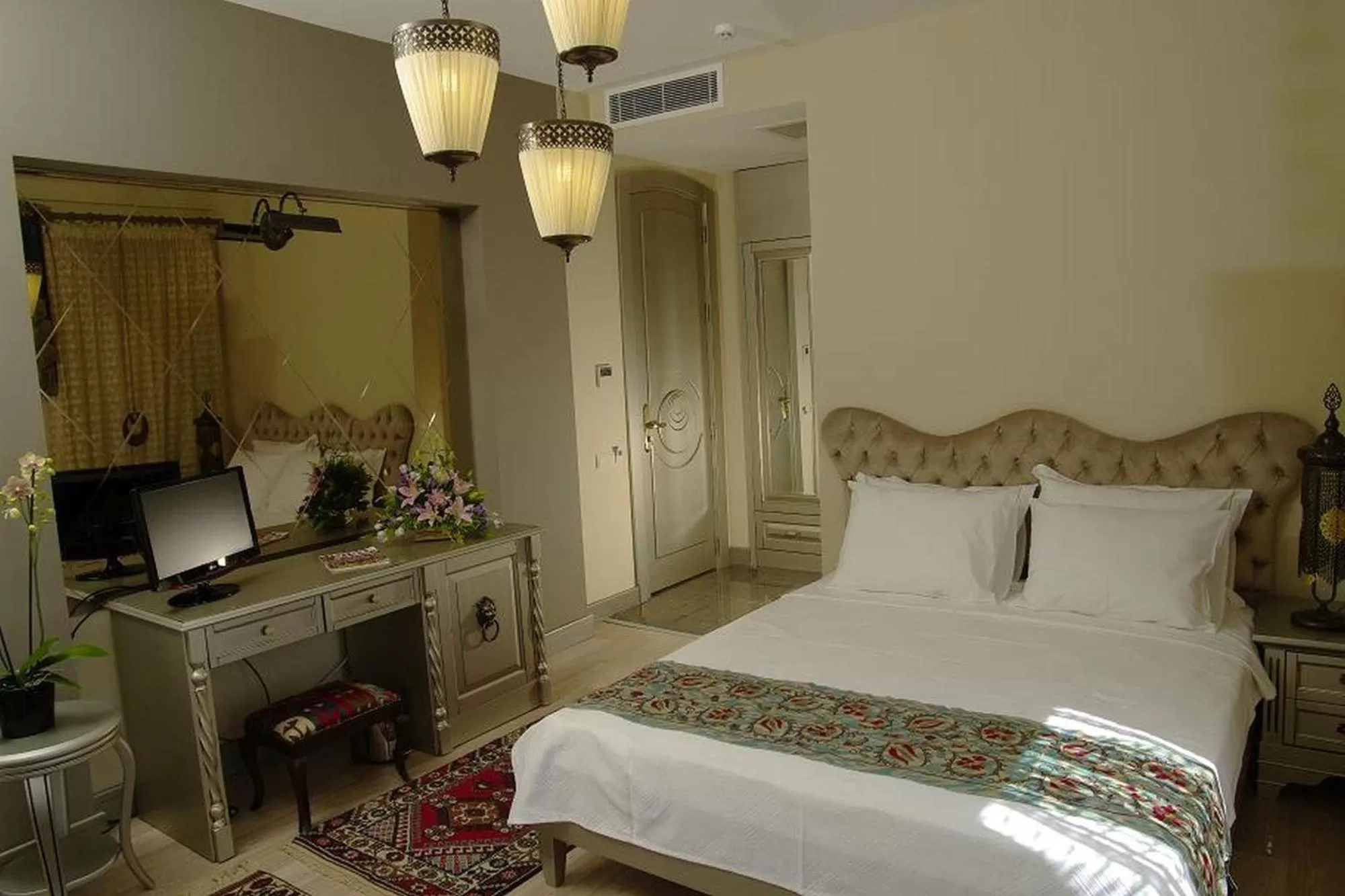 Photo of the whole room, Bed in Sokullu Pasa Hotel - Special Class