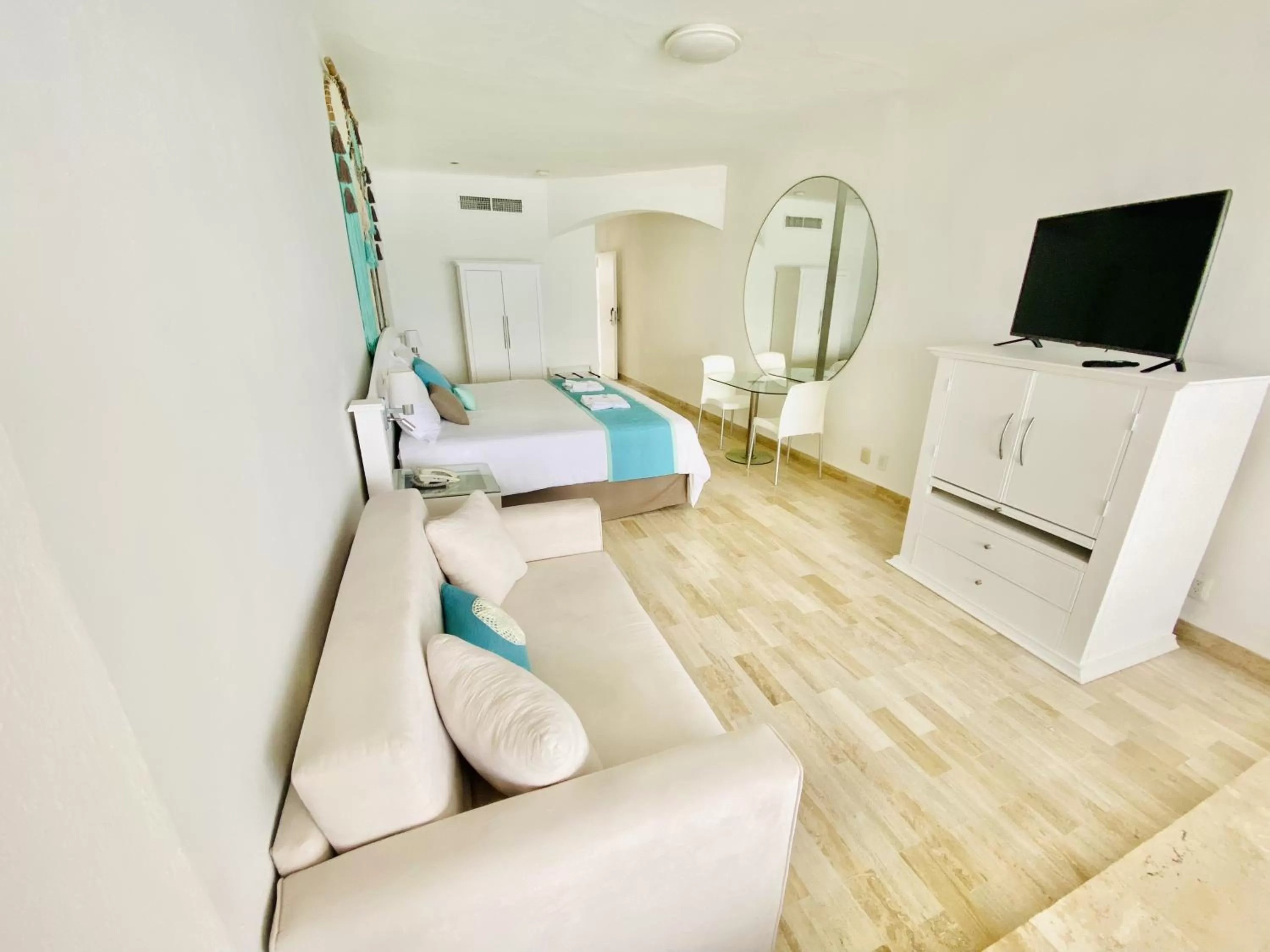 Photo of the whole room in Cyan Cancun Resort & Spa