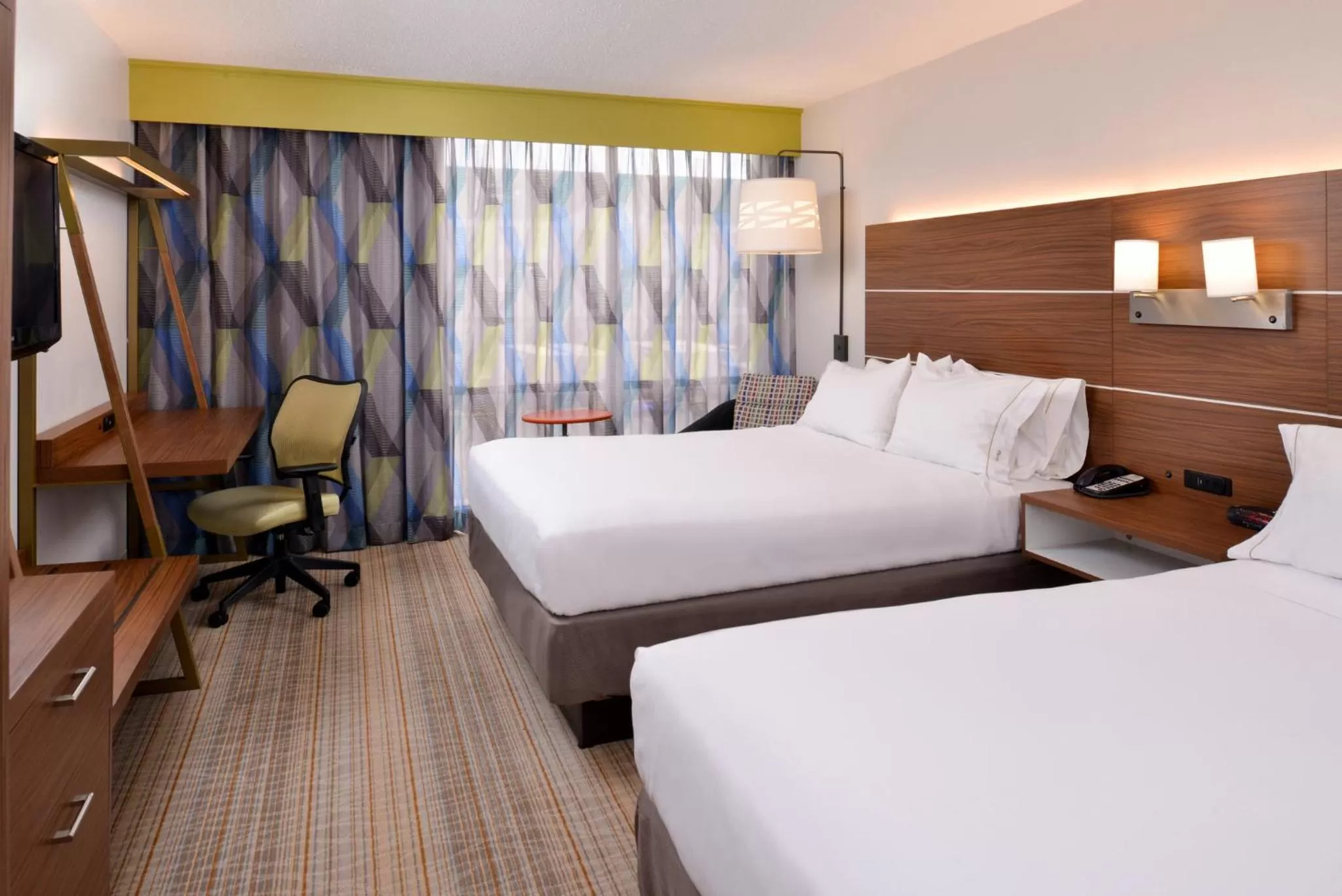 Photo of the whole room, Bed in Holiday Inn Express & Suites Springfield by IHG