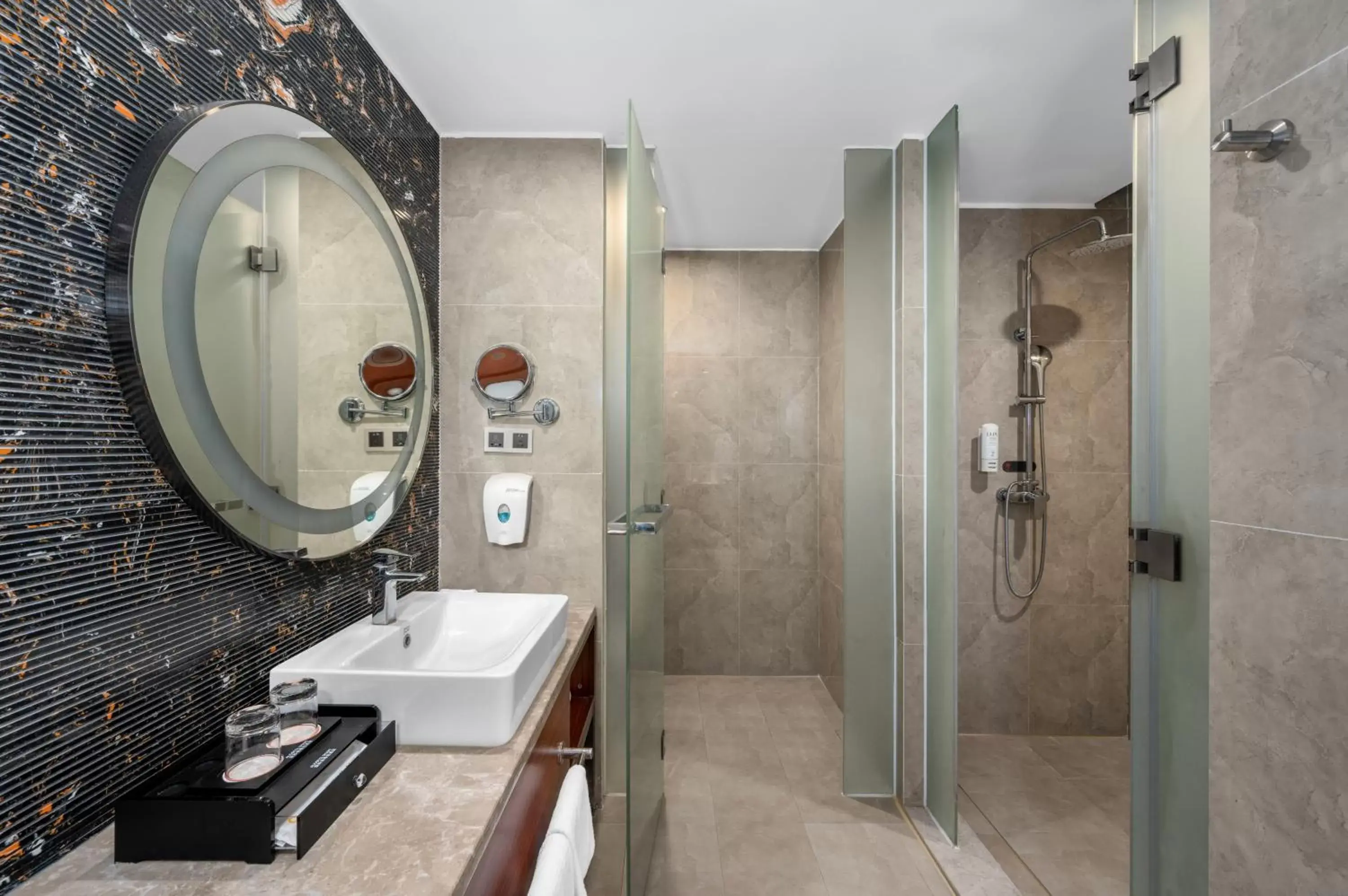 Double Room with Balcony (2 Adults + 1 Child) in Ausotel Smart Baiyun International Airport T2-Canton Fair Free Shuttle 15 Oct to 4 Nov Double Room with Balcony (2 Adults + 1 Child) in Ausotel Smart Baiyun International Airport T2-Canton Fair Free Shuttle 15 Oct to 4 Nov