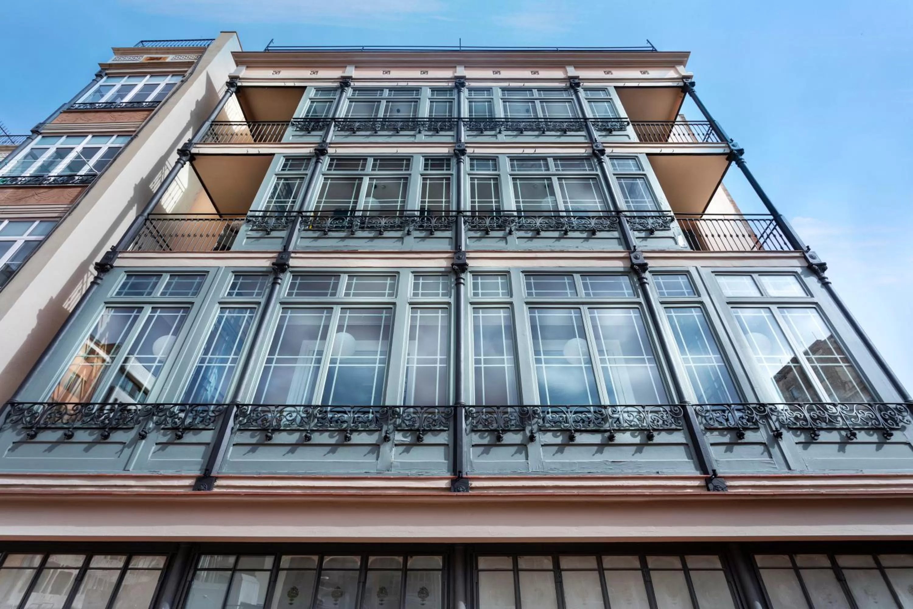 Facade/entrance in One Shot Aragó