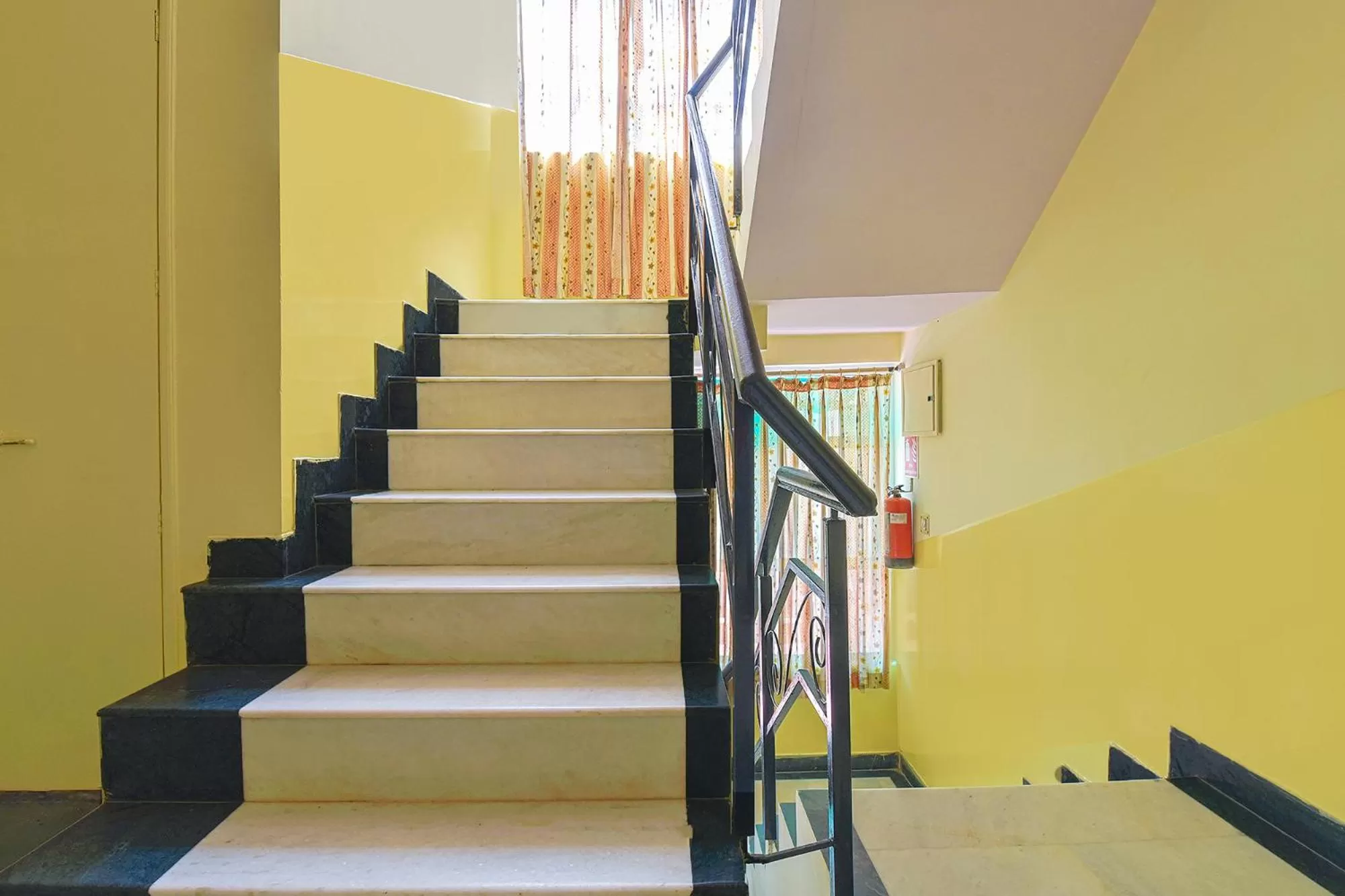 Lobby or reception in FabExpress Anuja