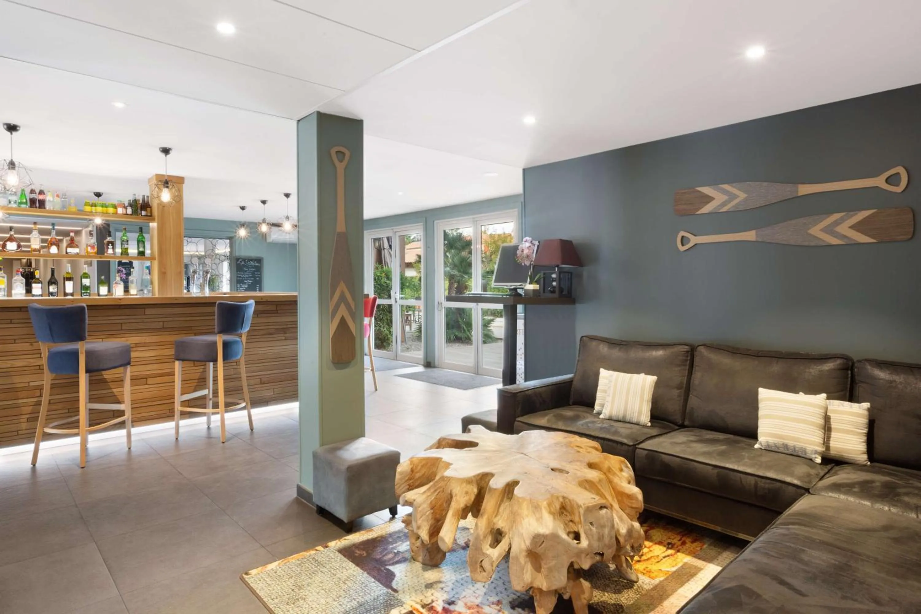 Lounge or bar in Best Western Plus Hyères Côte D'Azur