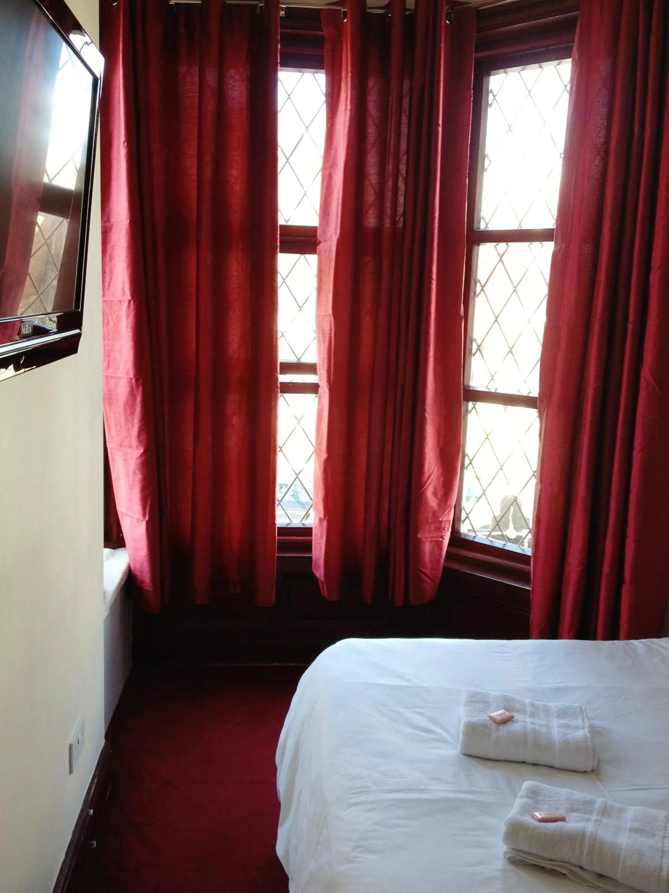 Bed in Lyndhurst Hotel