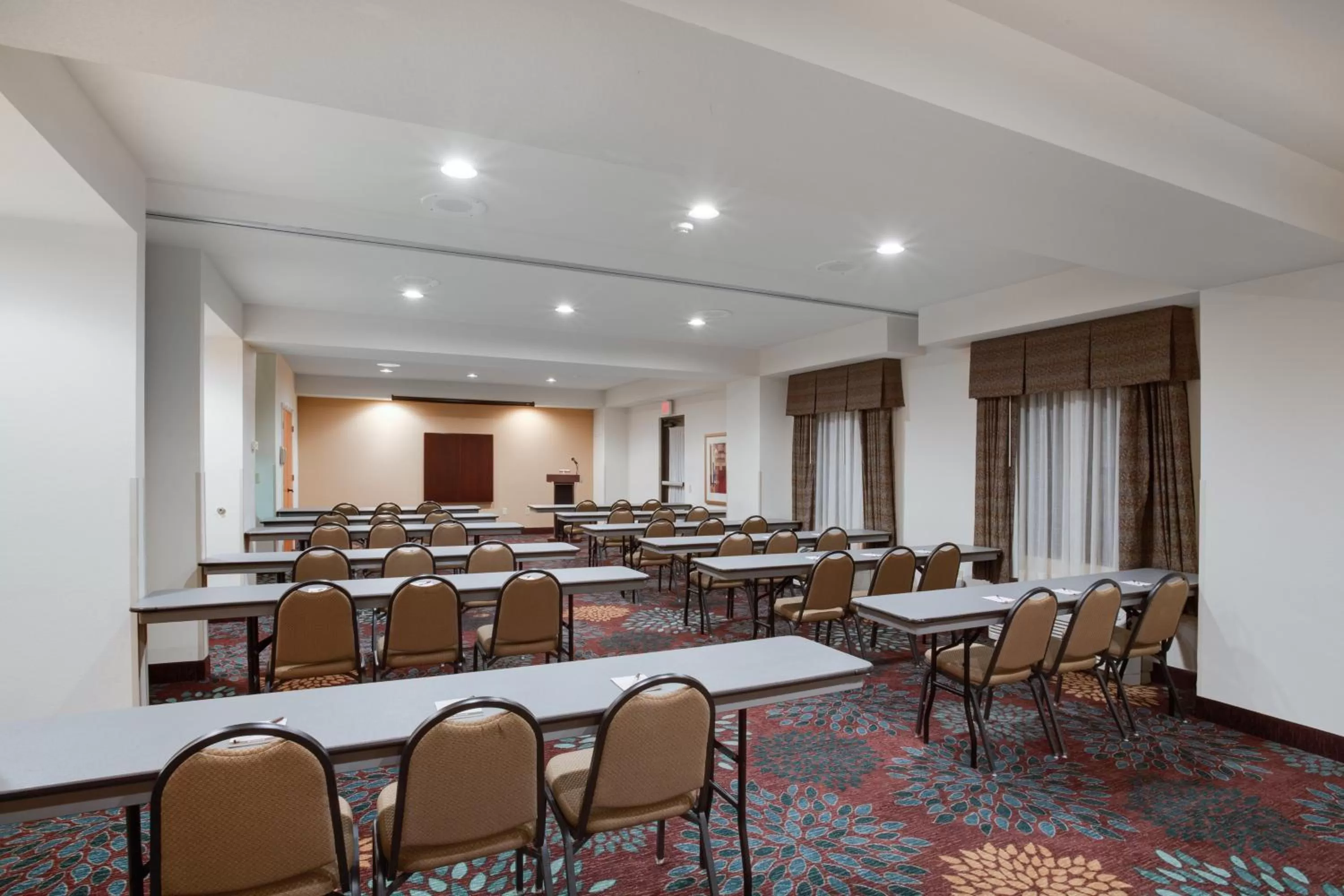 Meeting/conference room in Staybridge Suites Tampa East- Brandon by IHG
