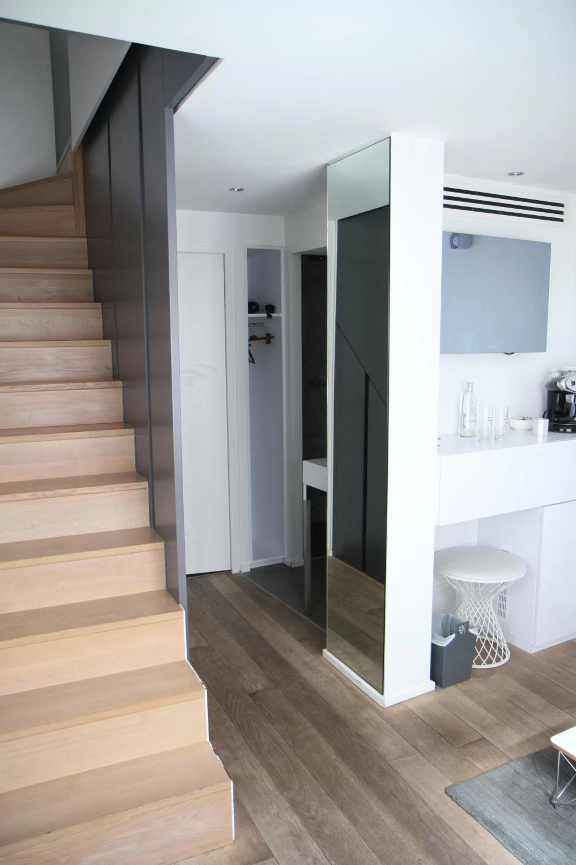 Communal lounge/ TV room in Hôtel Quatorze