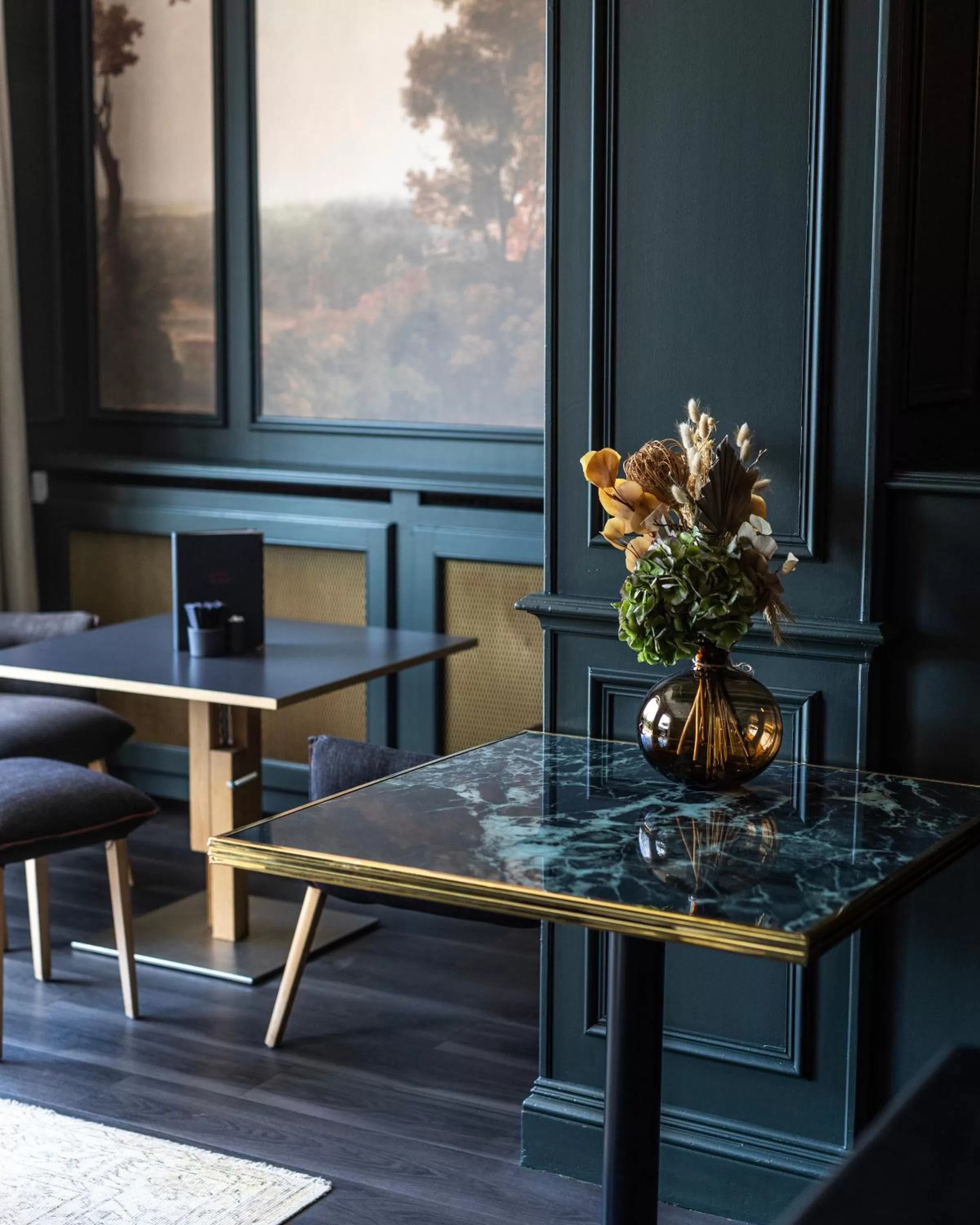 Restaurant/places to eat in Ermitage De Corton - Teritoria