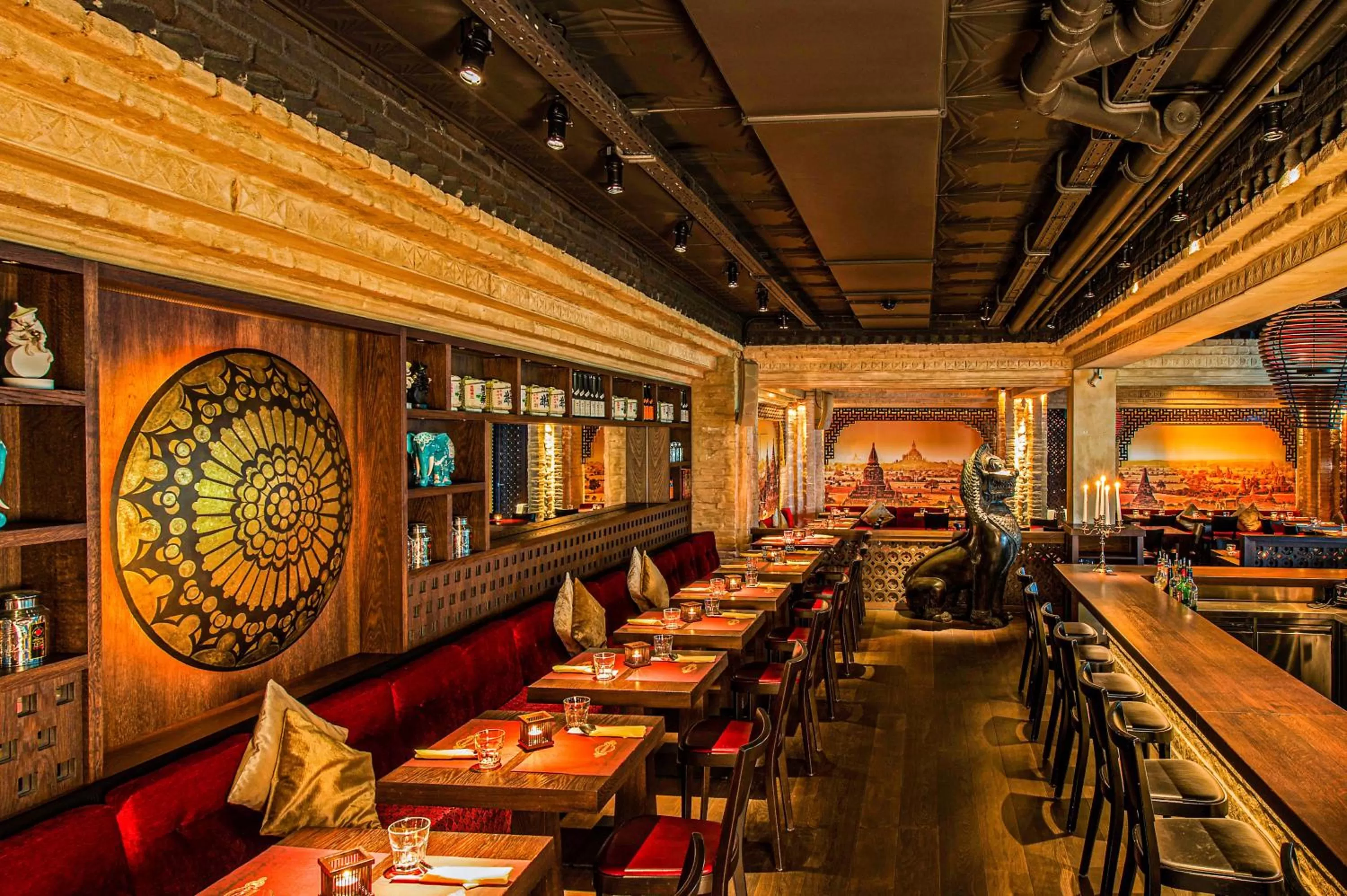 Restaurant/places to eat in Hotel Astoria