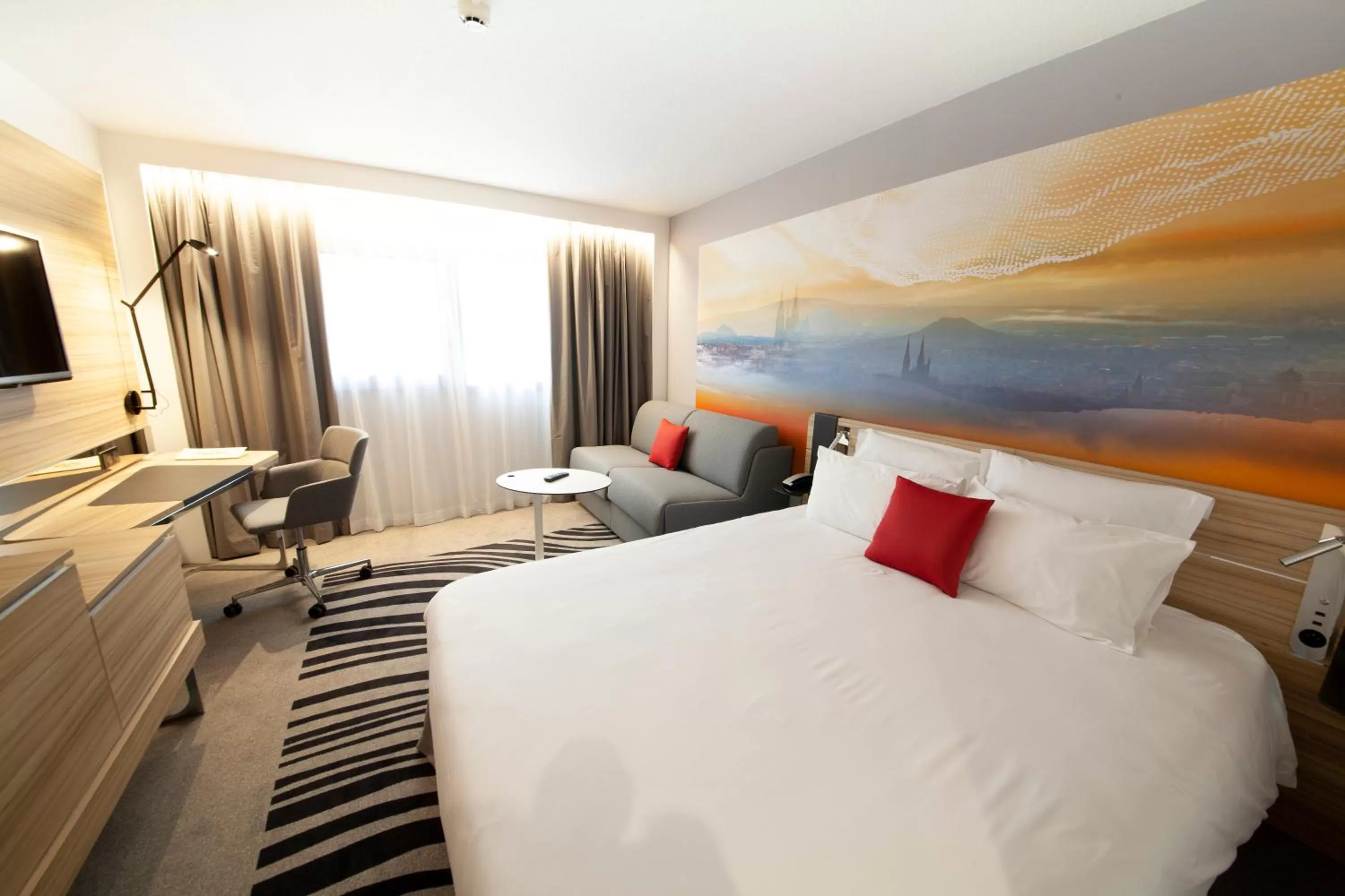 Photo of the whole room, Bed in Novotel Clermont-Ferrand