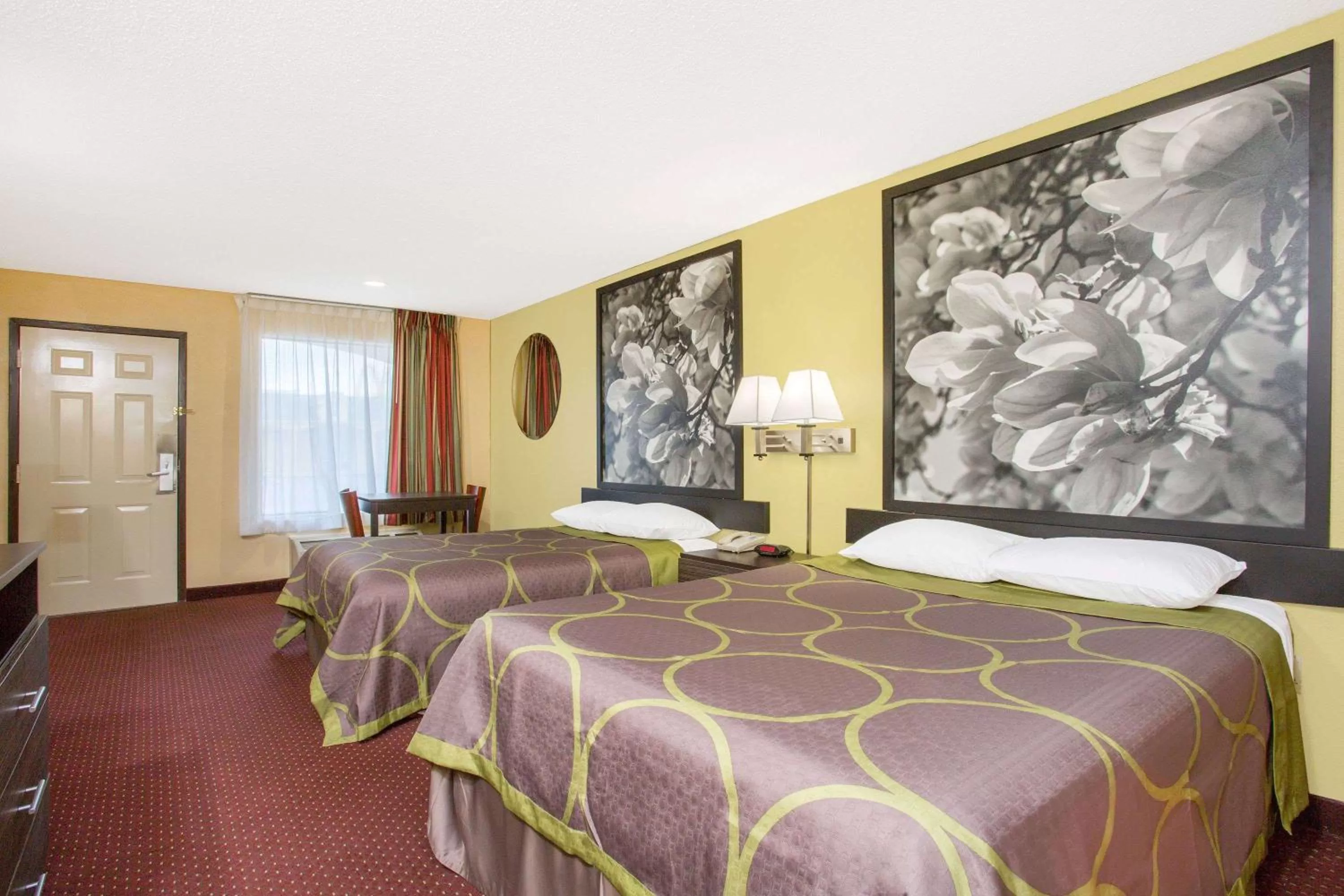 Photo of the whole room in Super 8 by Wyndham Sumter