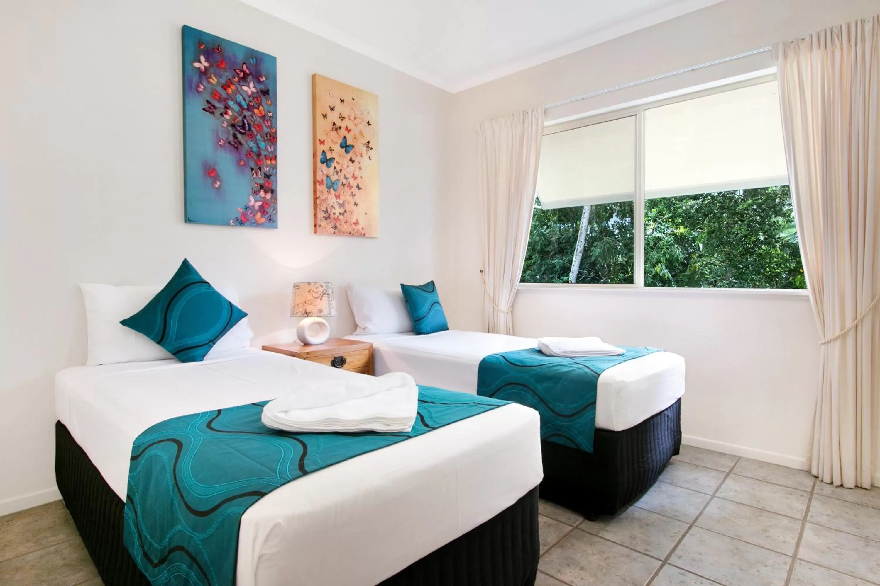 Bedroom, Bed in On The Beach Apartments