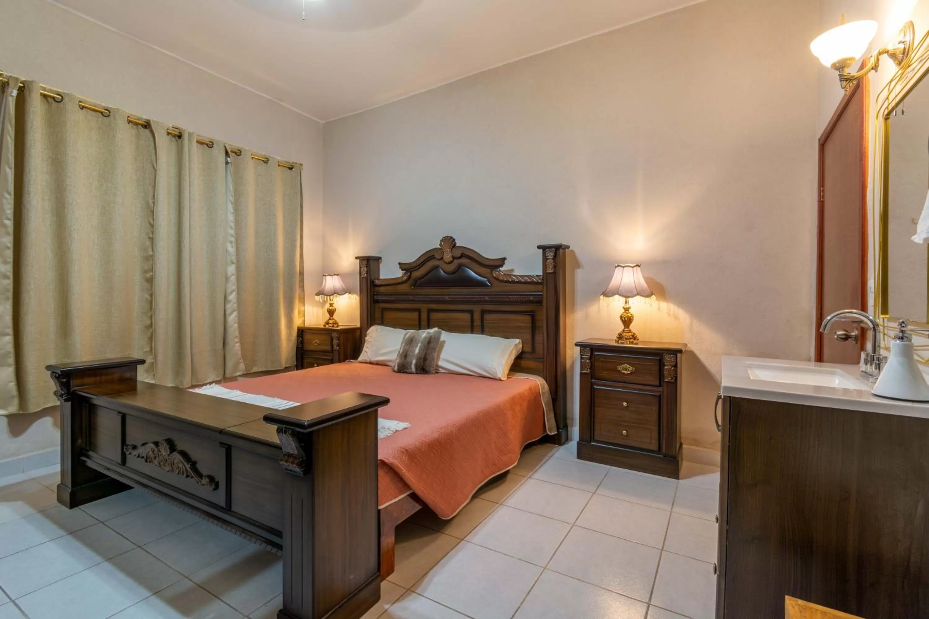Photo of the whole room, Bed in Hostería Casa Marquez