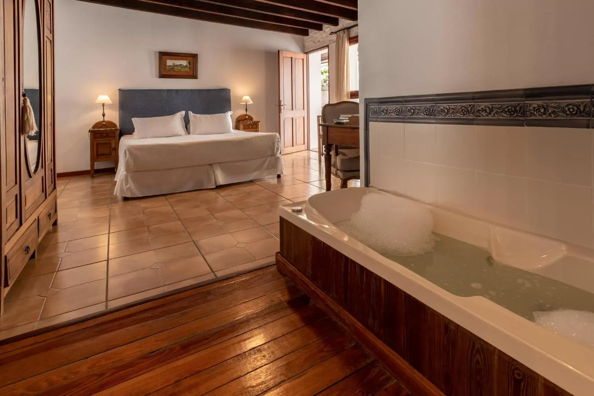 Deluxe Double Bañera con Hidromasaje in Posada Manuel Lobo Deluxe Double Bañera con Hidromasaje in Posada Manuel Lobo