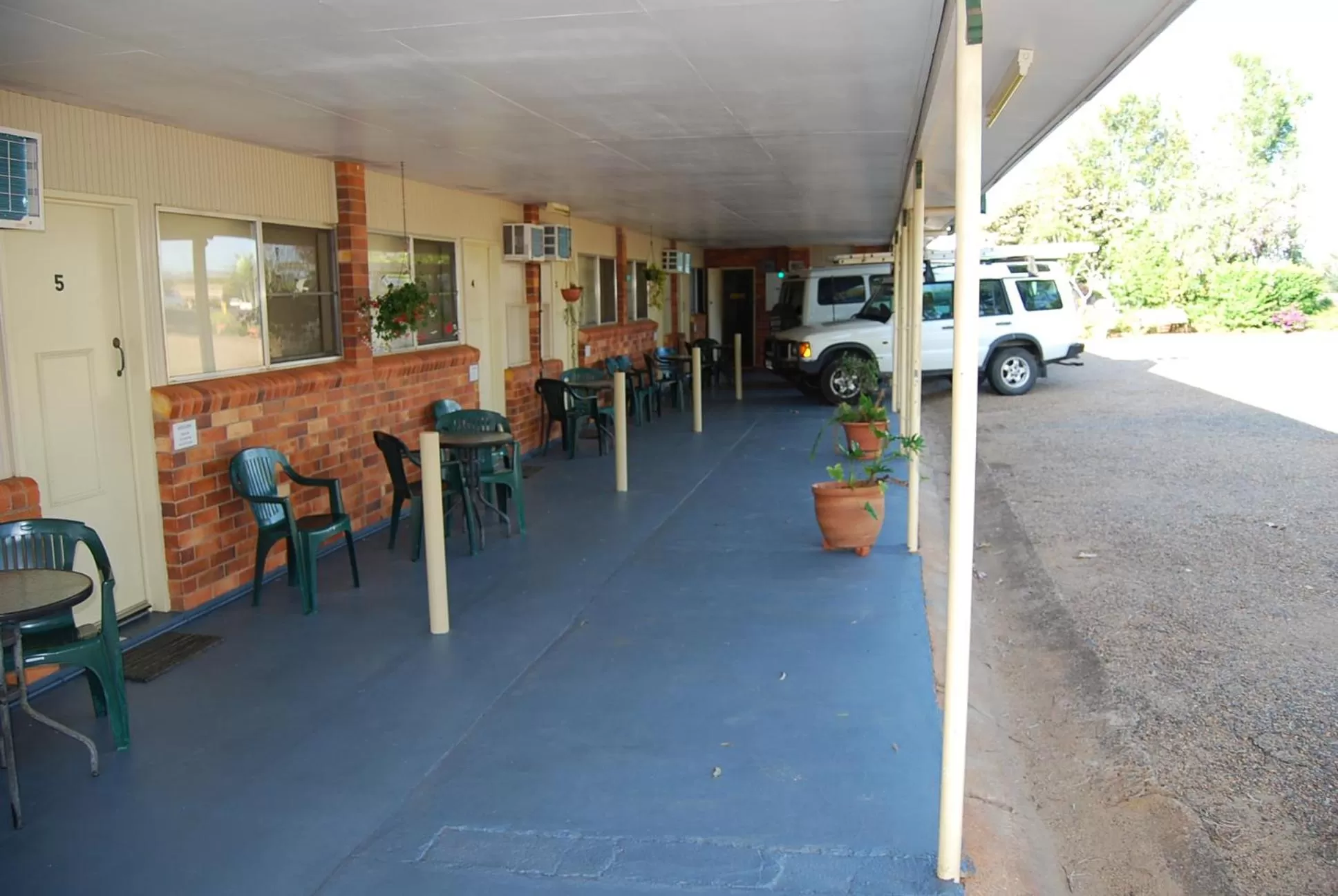 Day in Avocado Motor Inn