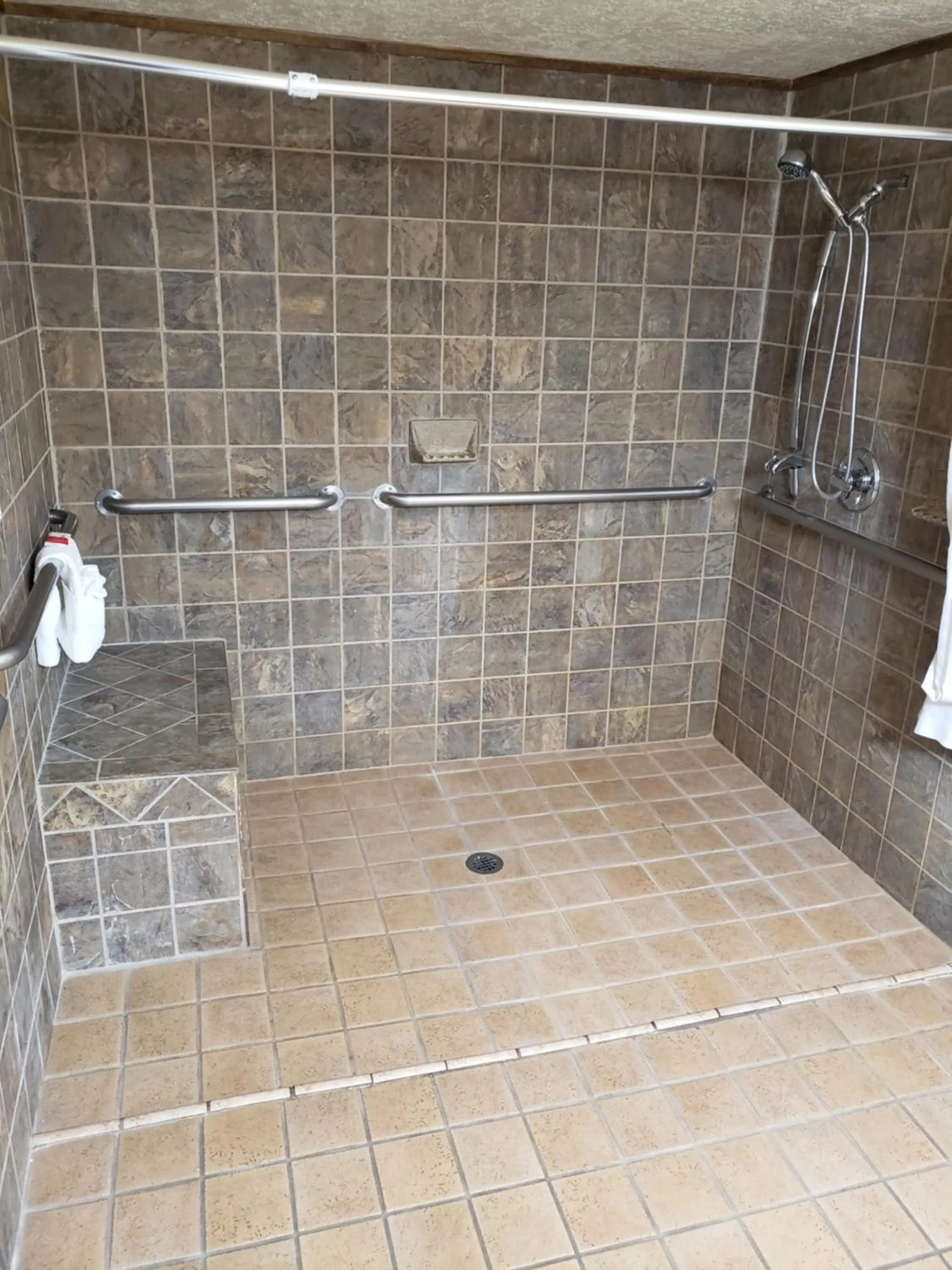 Bathroom in Howard Johnson by Wyndham Albuquerque Midtown