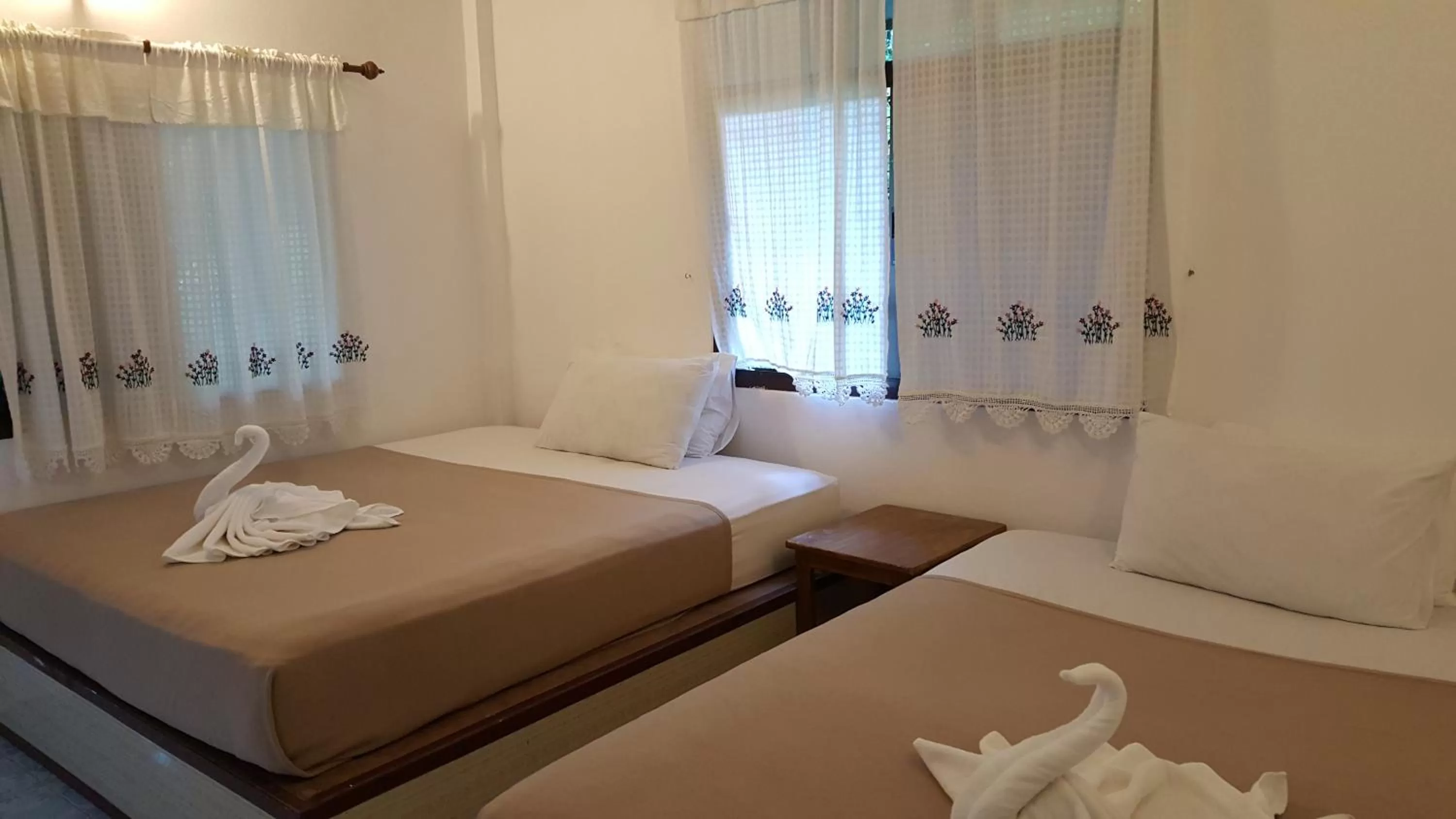 Bed in Khao Sok Jungle Huts Resort