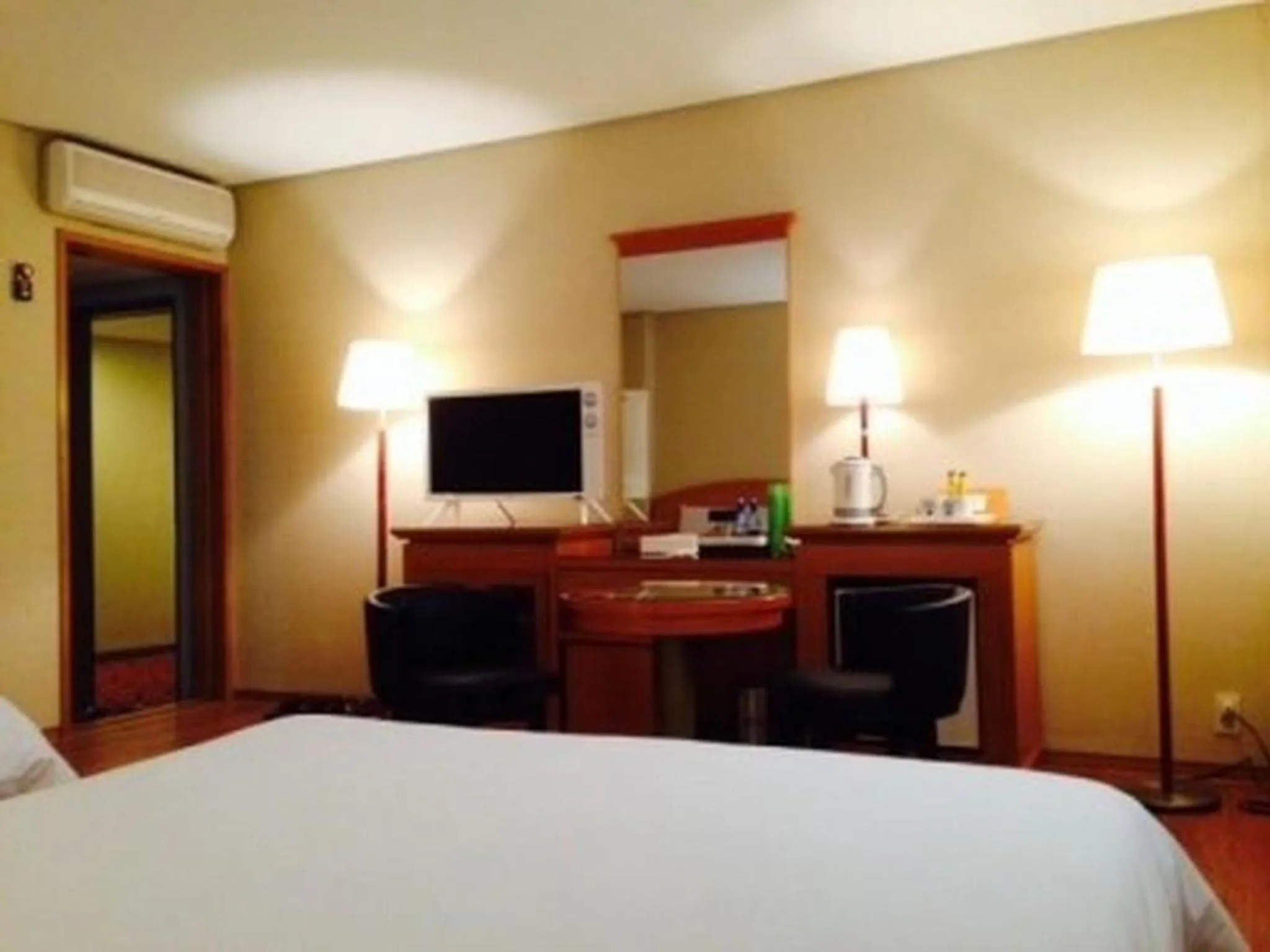 Decorative detail, Bed in Daedong Hotel