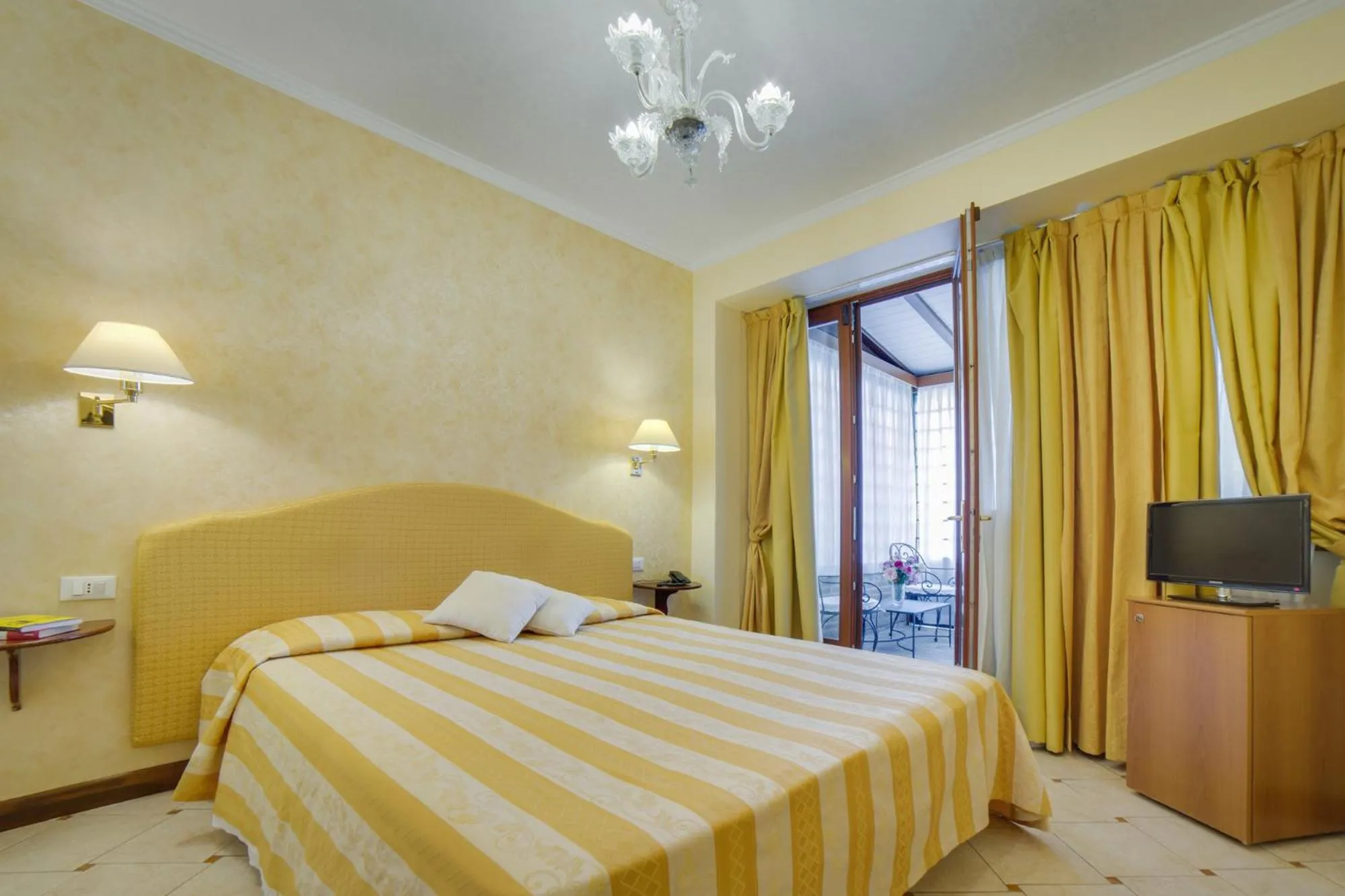 Photo of the whole room, Bed in Hotel La Meridiana