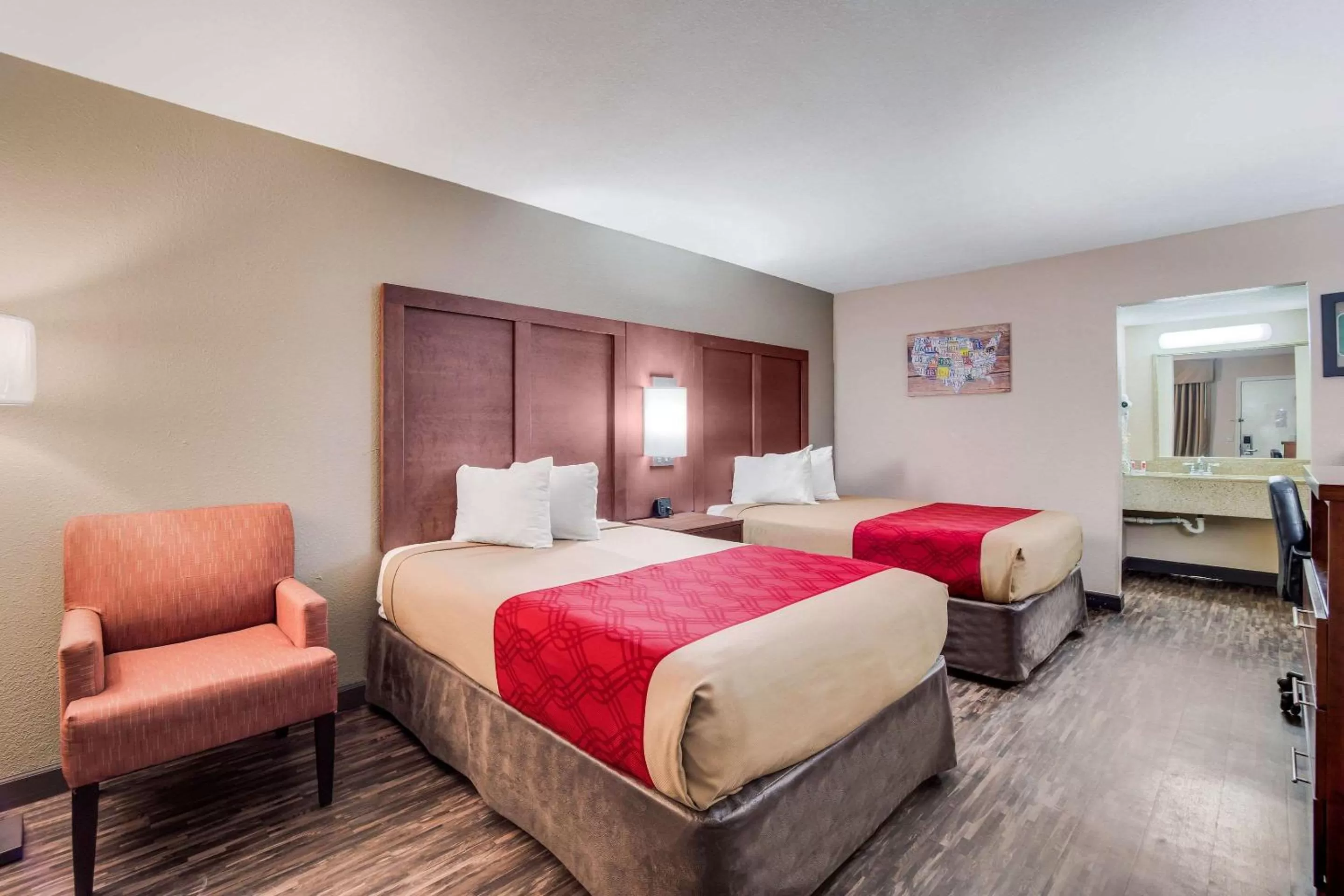 Photo of the whole room, Bed in Econo Lodge Walterboro I-95