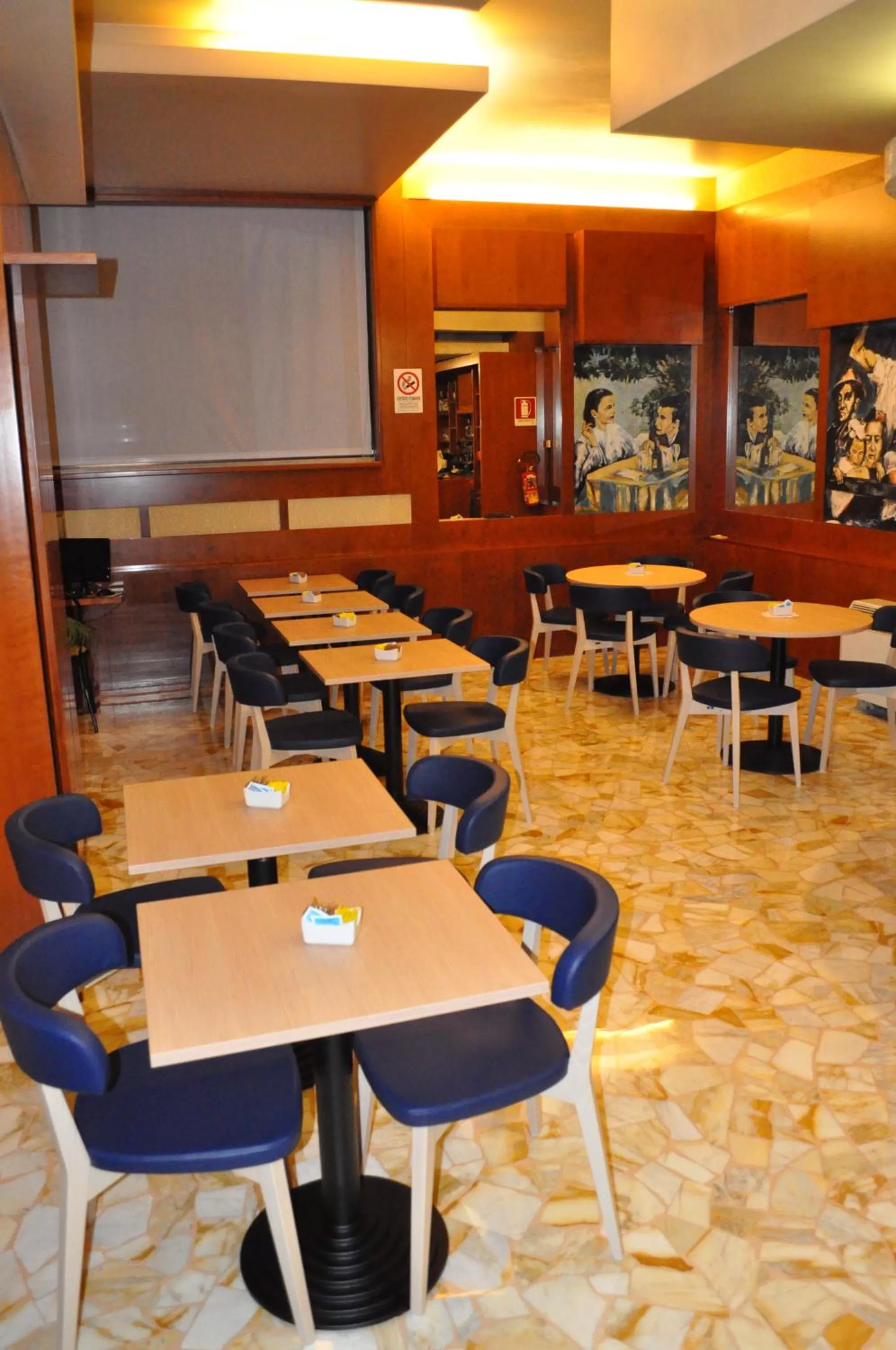 Communal lounge/ TV room in Hotel Igea