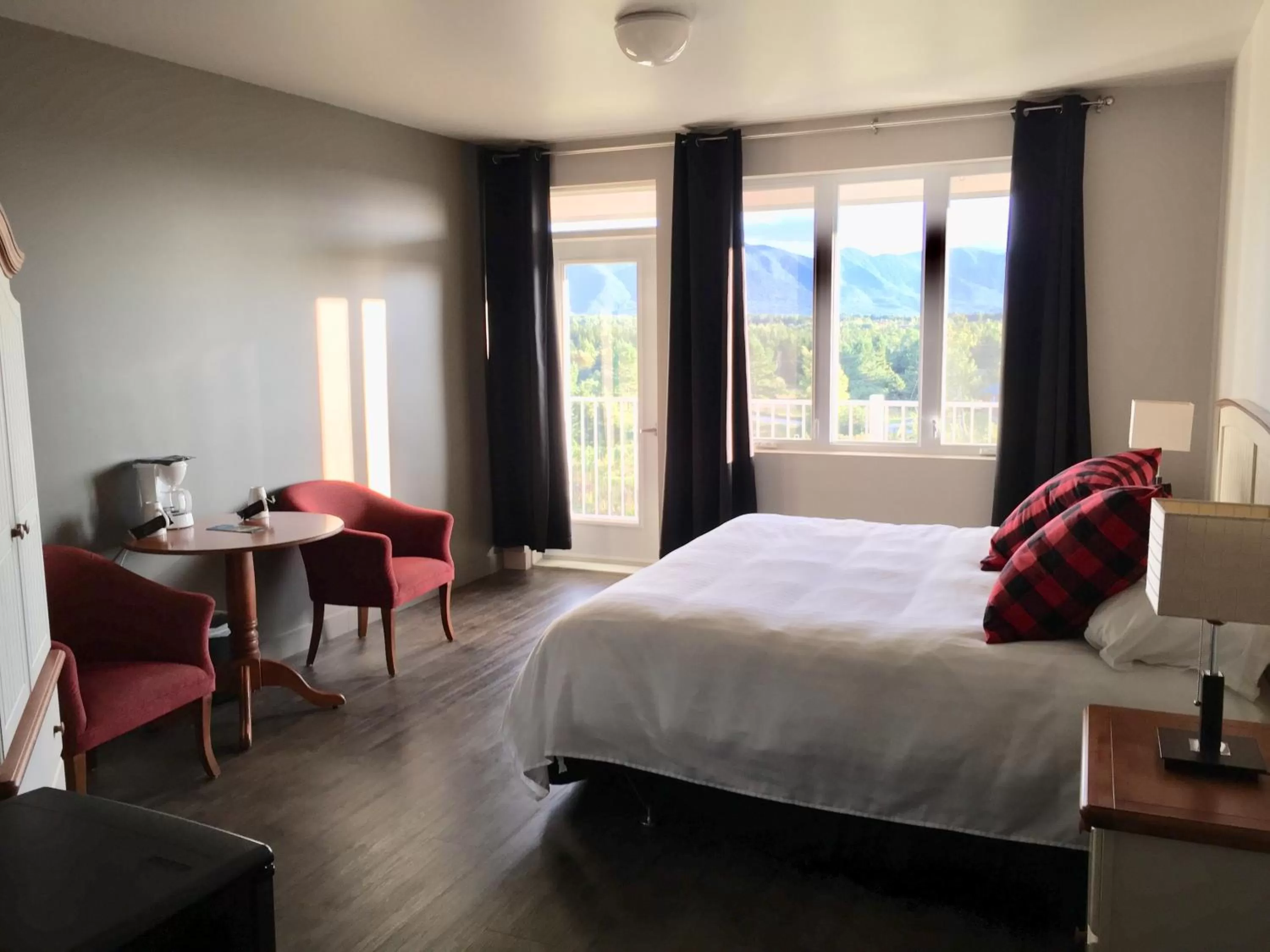 Photo of the whole room, Bed in Auberge - Village Grande Nature Chic-Chocs