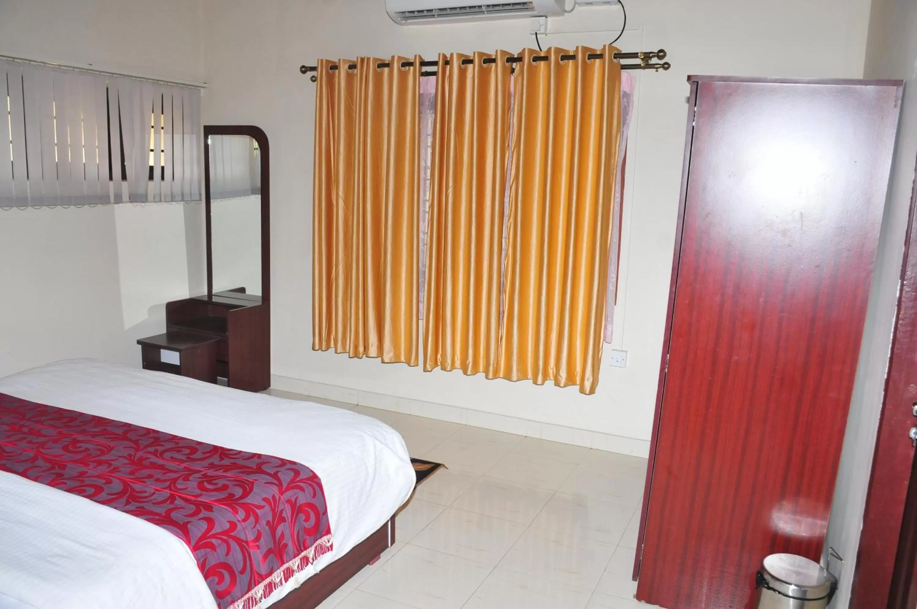 Bed in KSTDC Hotel Mayura Velapuri Belur
