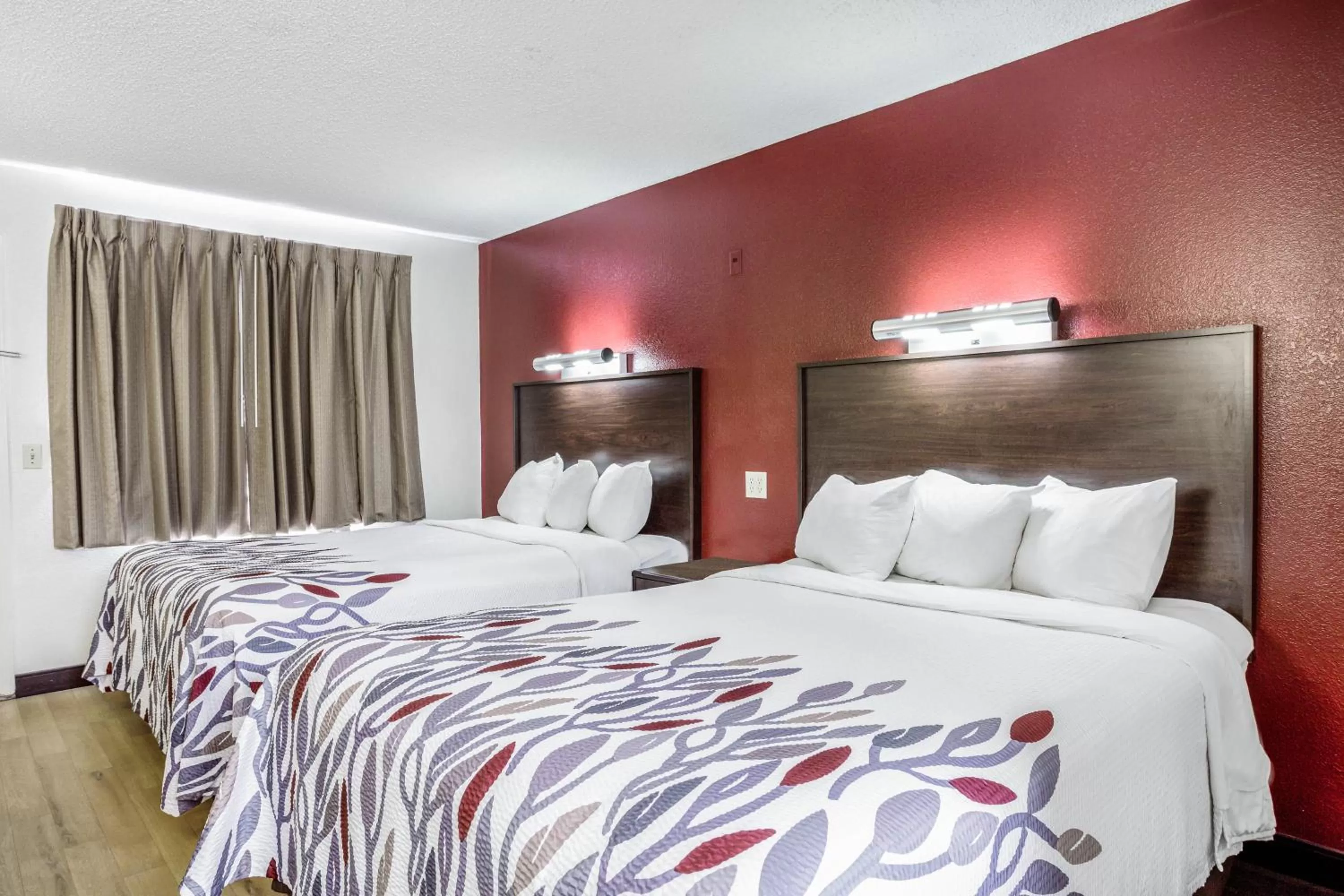 Photo of the whole room, Bed in Red Roof Inn Gallup