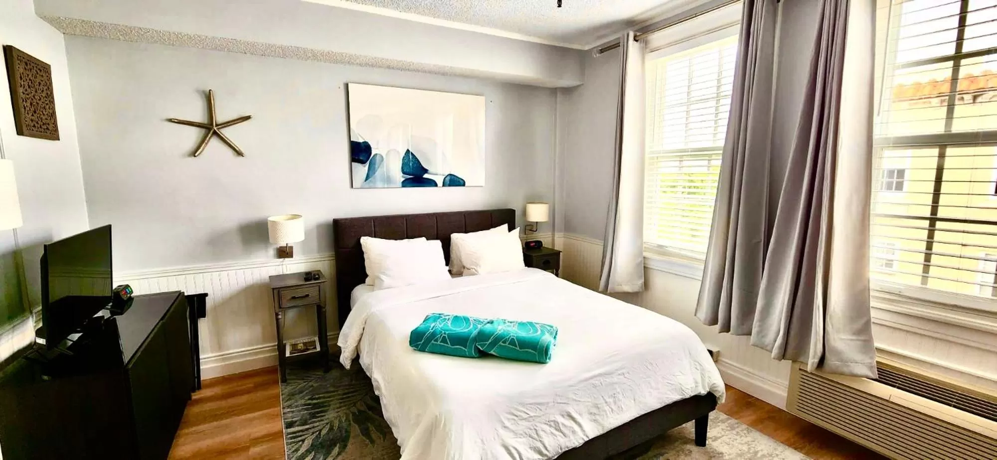 Photo of the whole room, Bed in Tropicals of Palm Beach