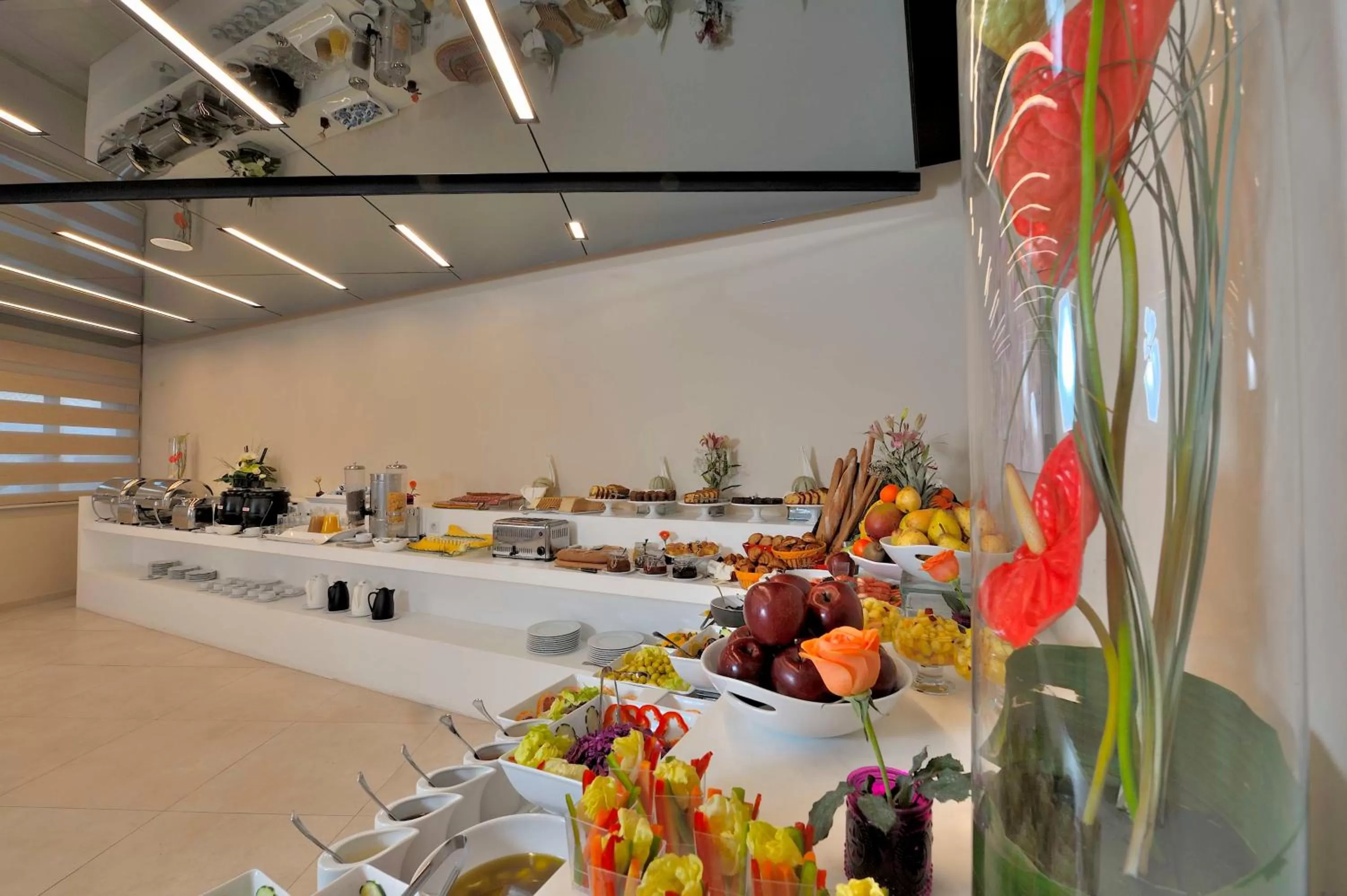 Restaurant/places to eat in Kenzi Basma