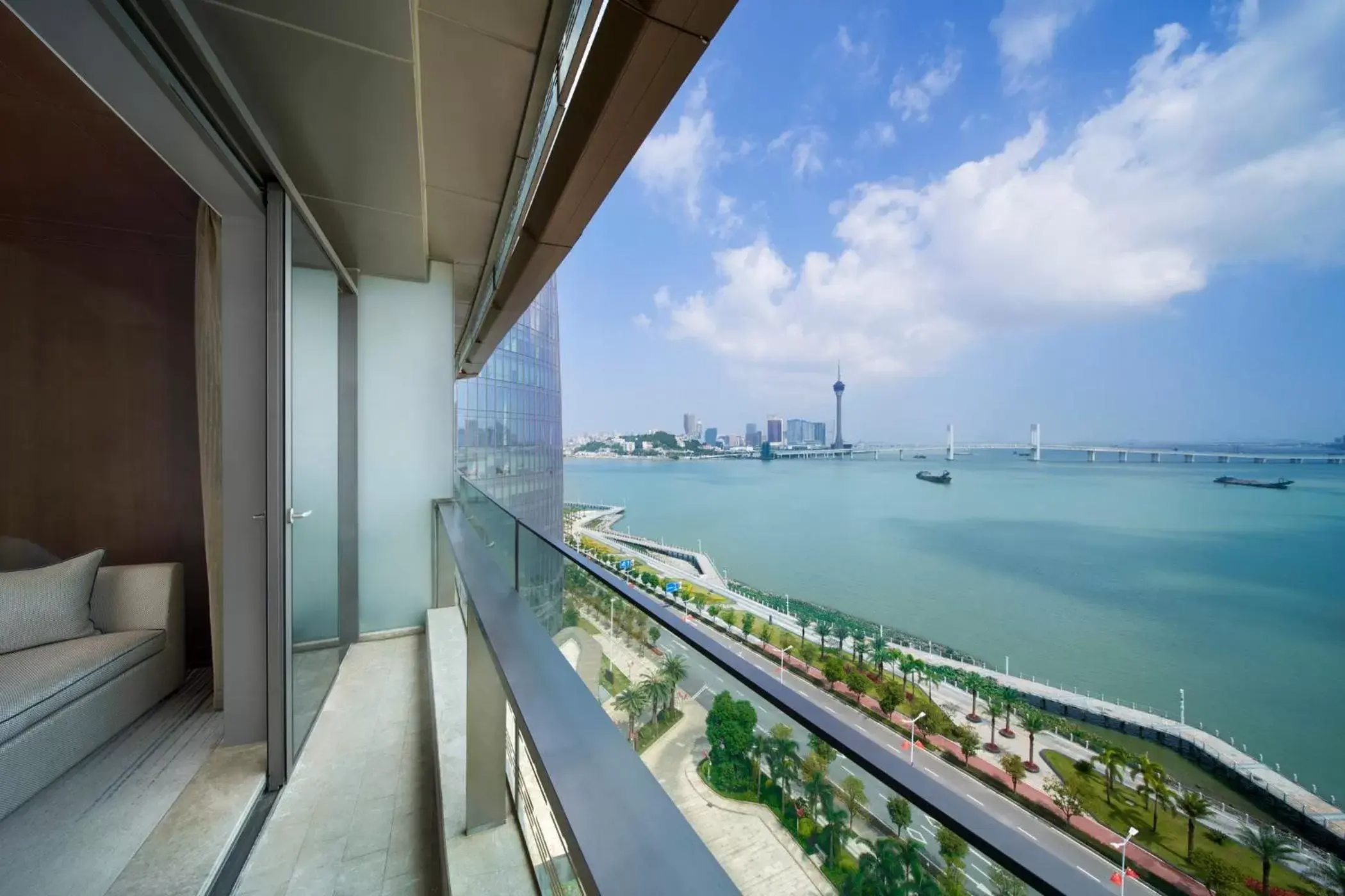 Macau Ocean View, Guest room, 2 Twin/Single Bed(s), Balcony in Sheraton Zhuhai Hotel Macau Ocean View, Guest room, 2 Twin/Single Bed(s), Balcony in Sheraton Zhuhai Hotel
