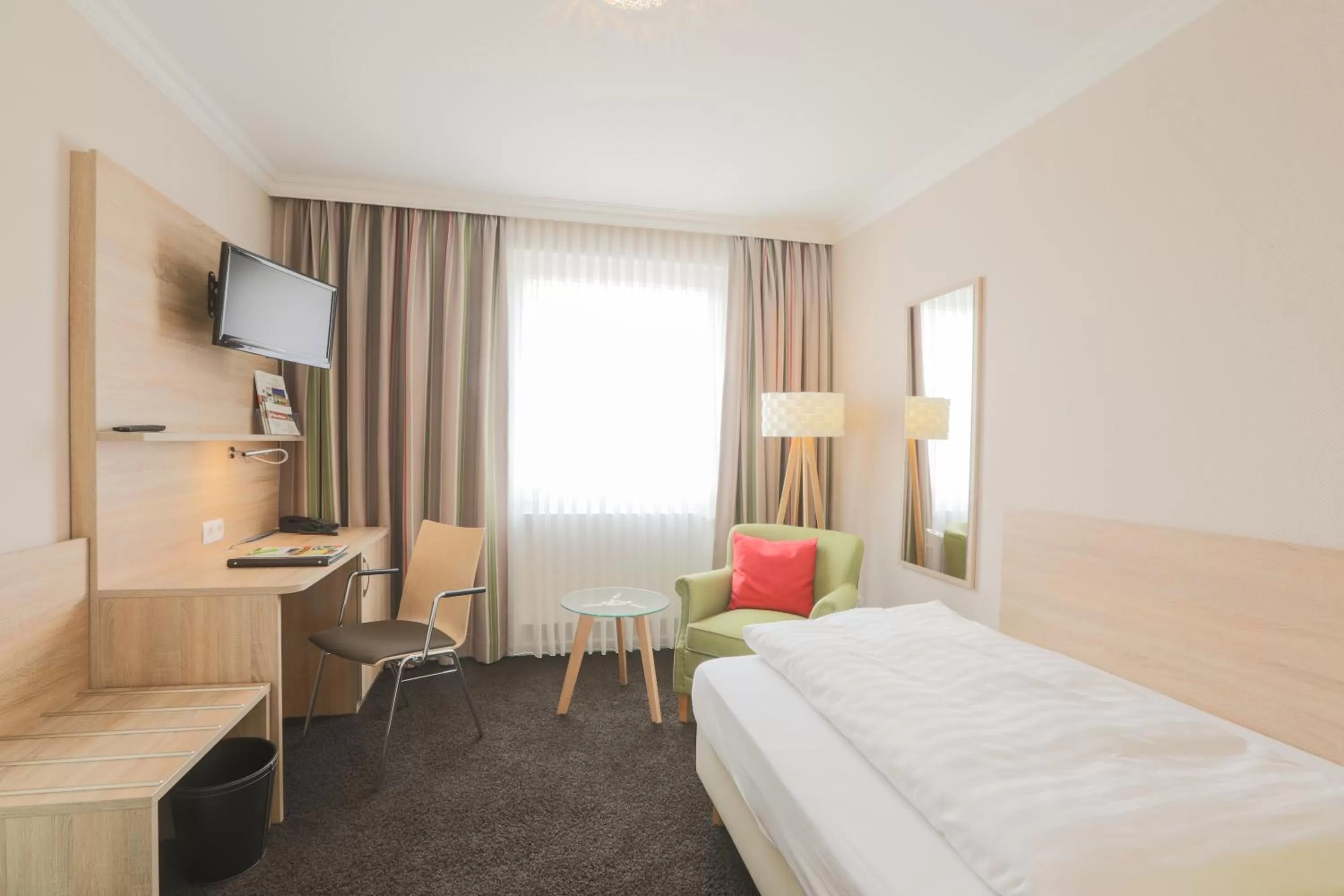 Photo of the whole room, Bed in Parkhotel Bilm im Glück am Stadtrand Hannovers