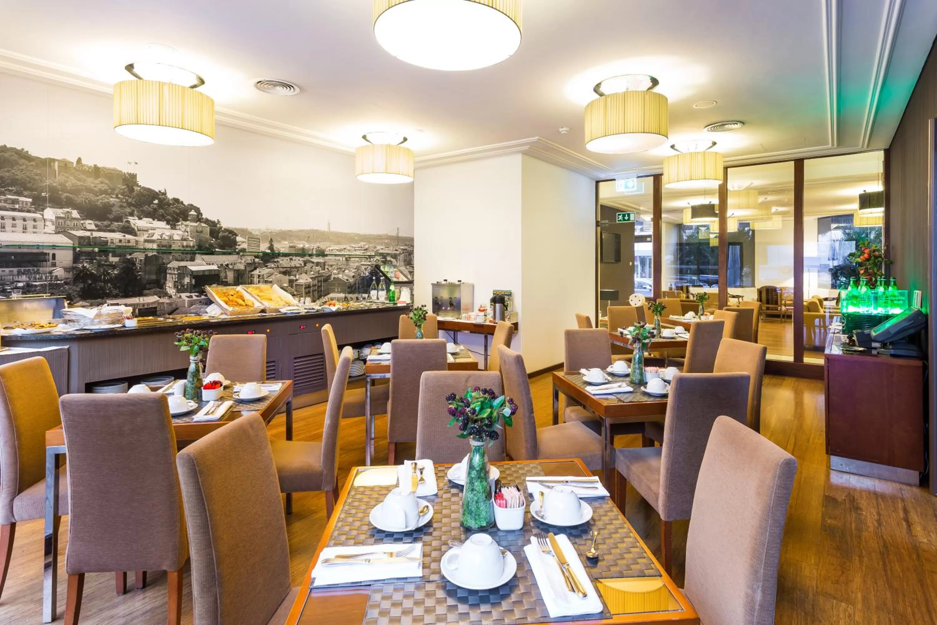 Restaurant/places to eat in Legendary Lisboa Suites