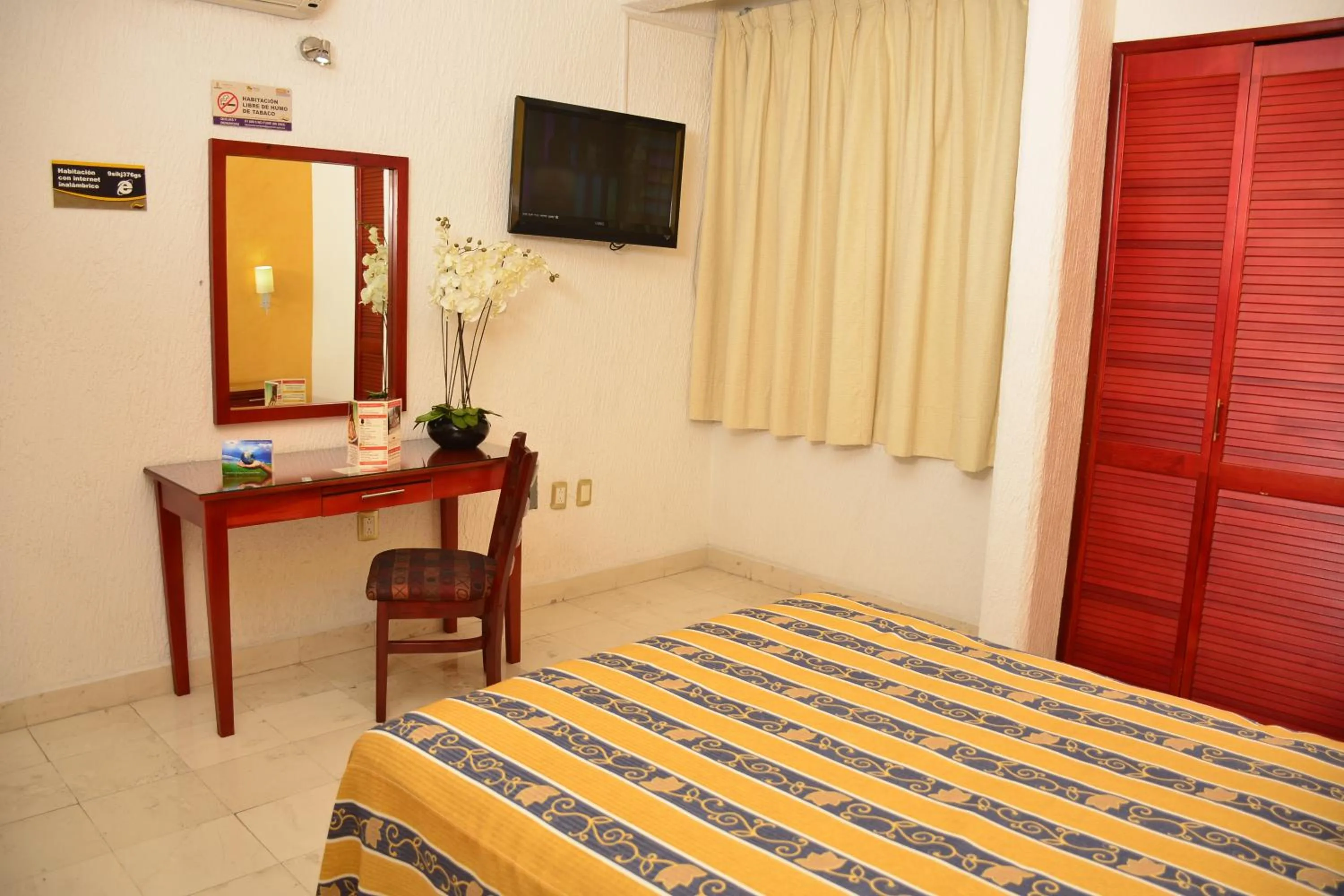 Bed in Hotel Paradise Inn