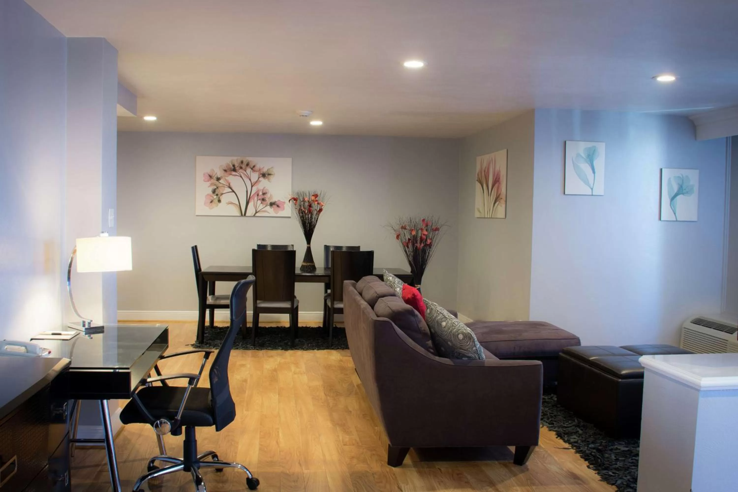 Bedroom in Midland Plaza Hotel