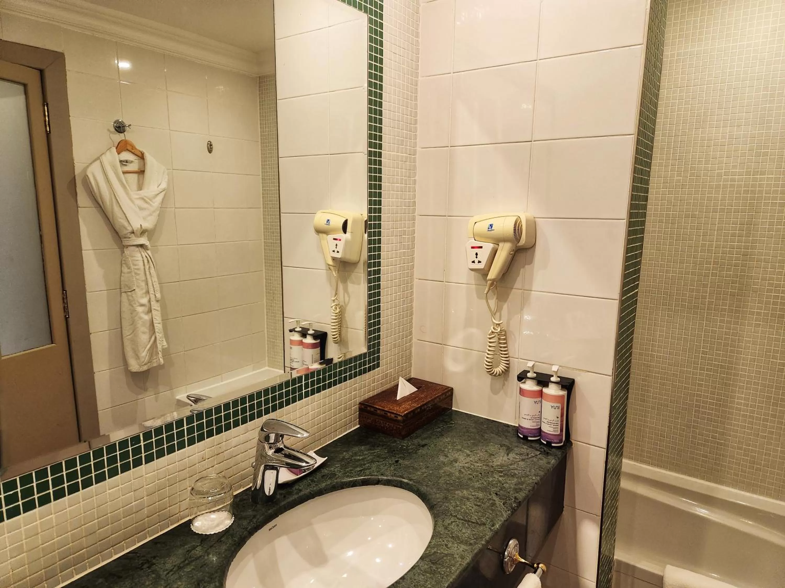 Shower in Mövenpick Hotel Kuwait