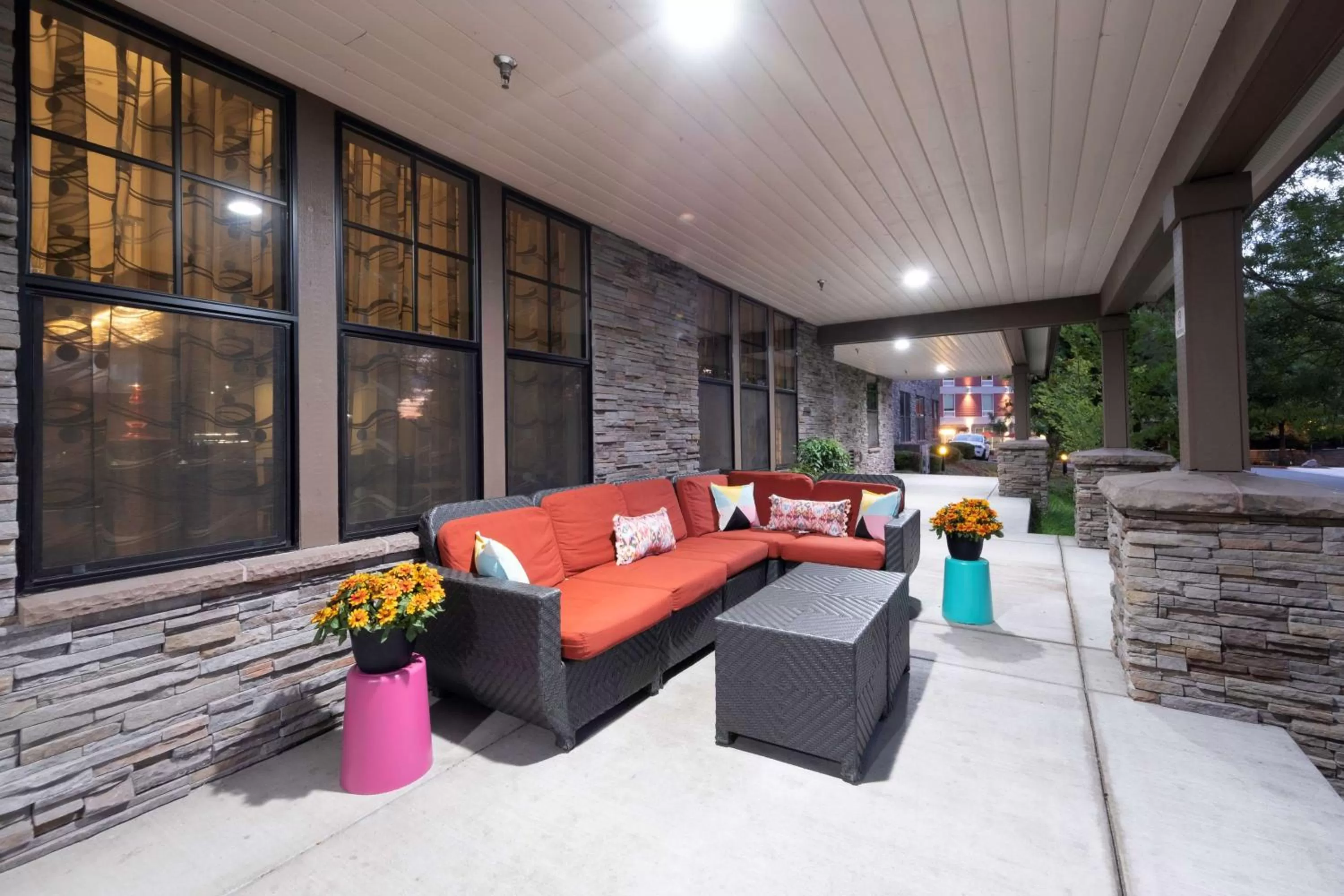 Patio in Hampton Inn & Suites DuPont