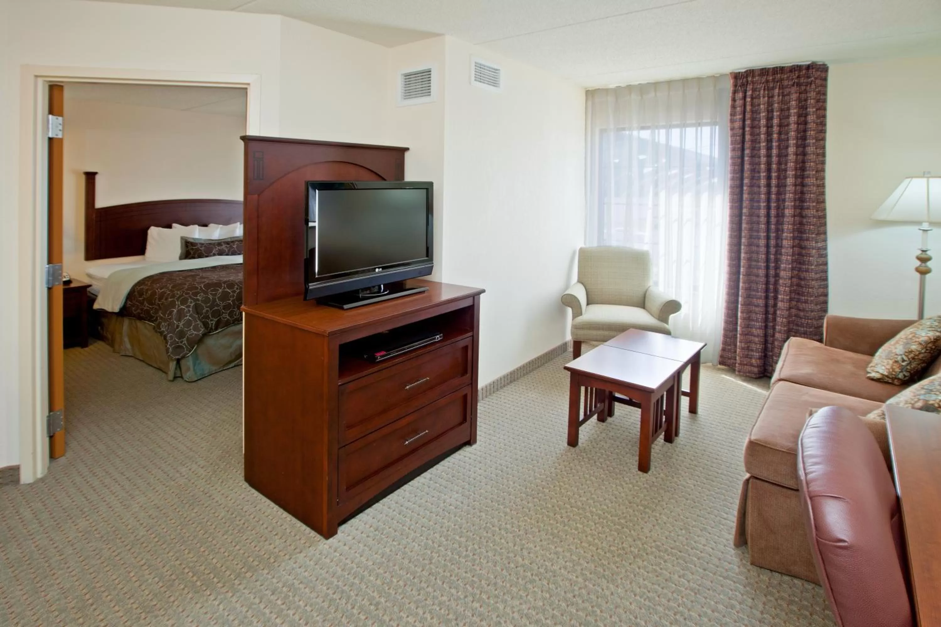 TV and multimedia, Bed in Staybridge Suites Indianapolis Downtown-Convention Center by IHG