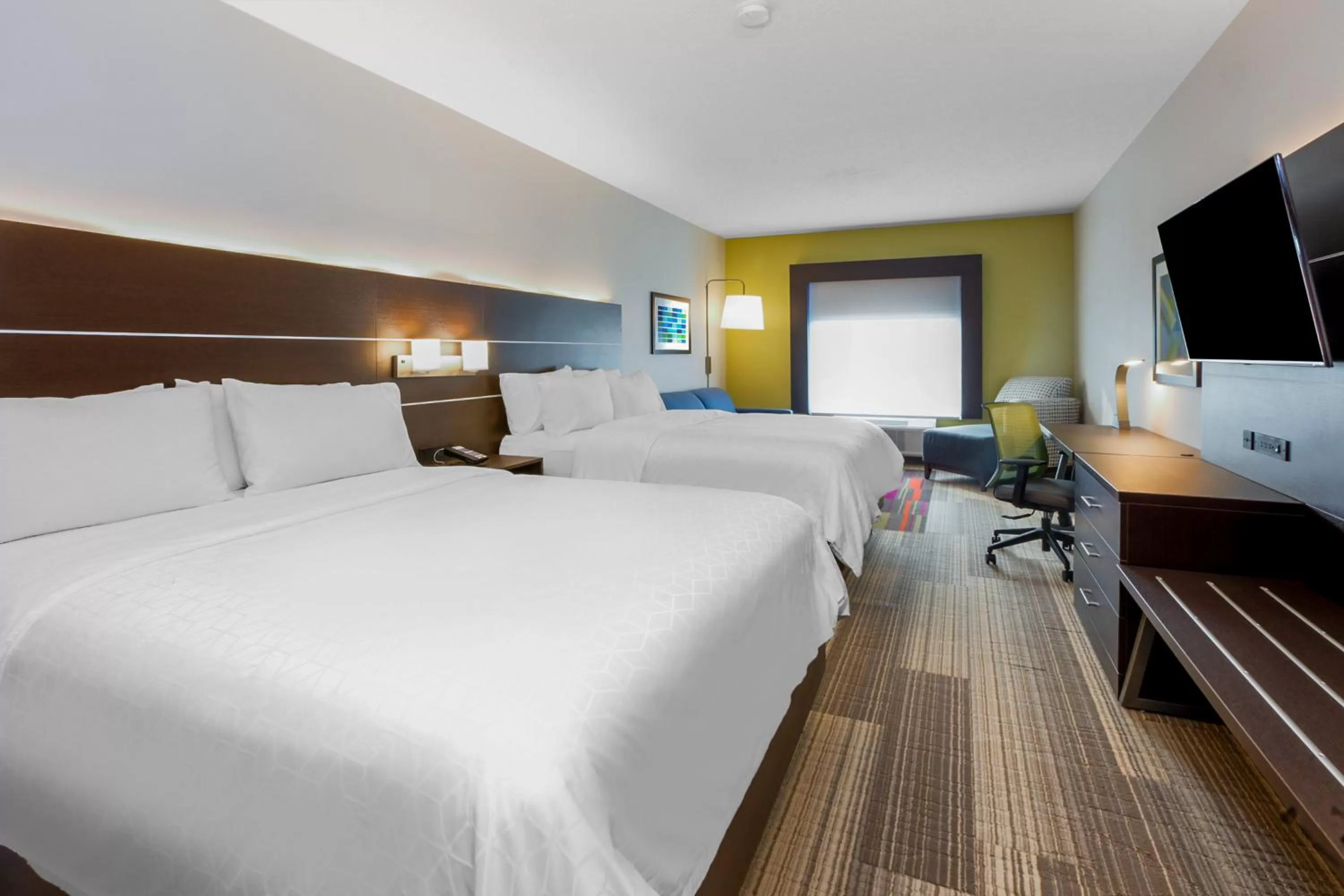 Photo of the whole room, Bed in Holiday Inn Express Hotel & Suites Woodhaven by IHG