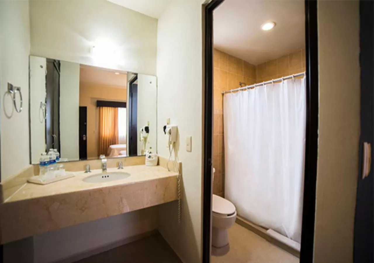 Toilet in Hotel Grand Marlon