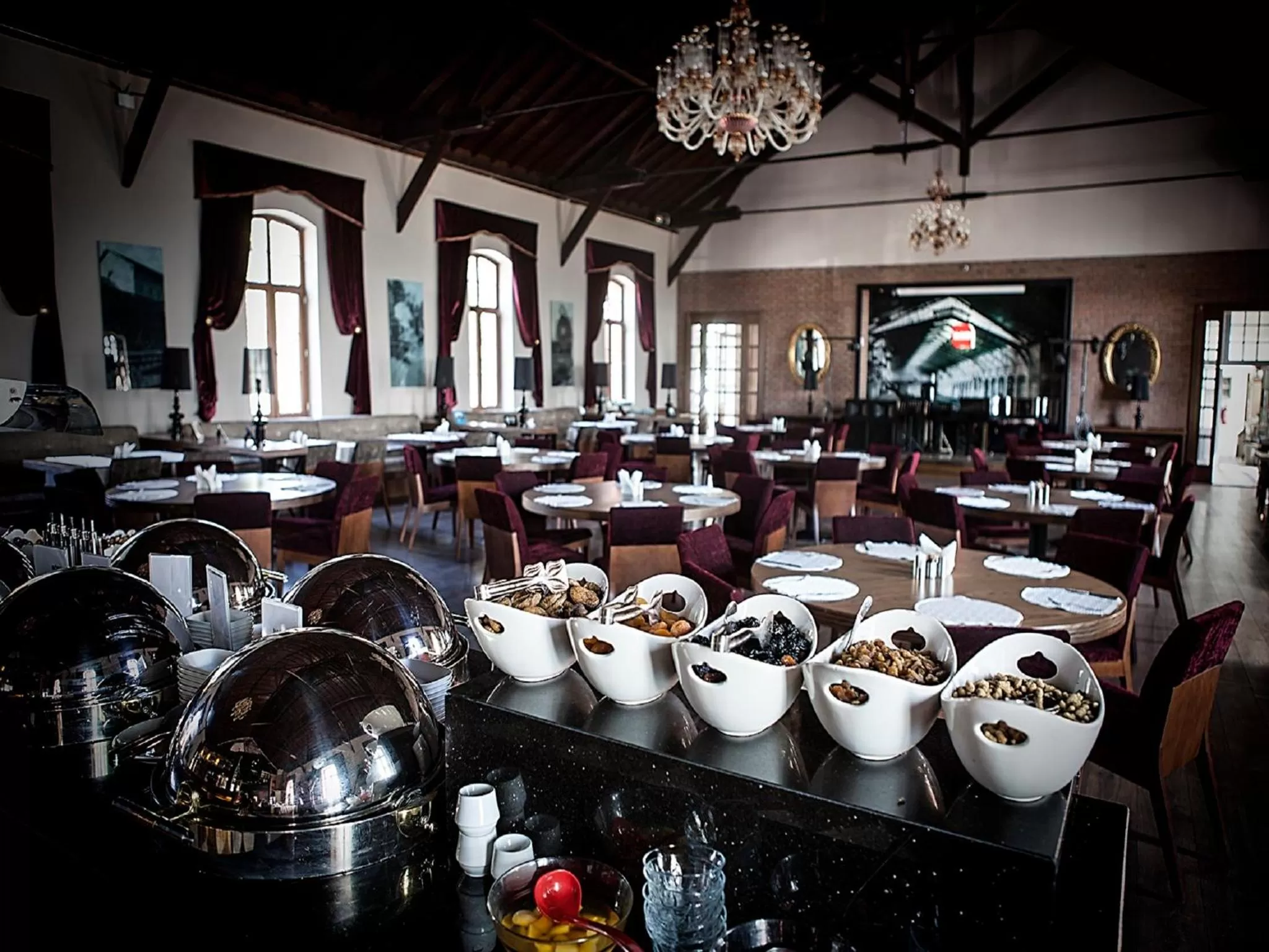 Restaurant/places to eat in Montania Special Class Hotel