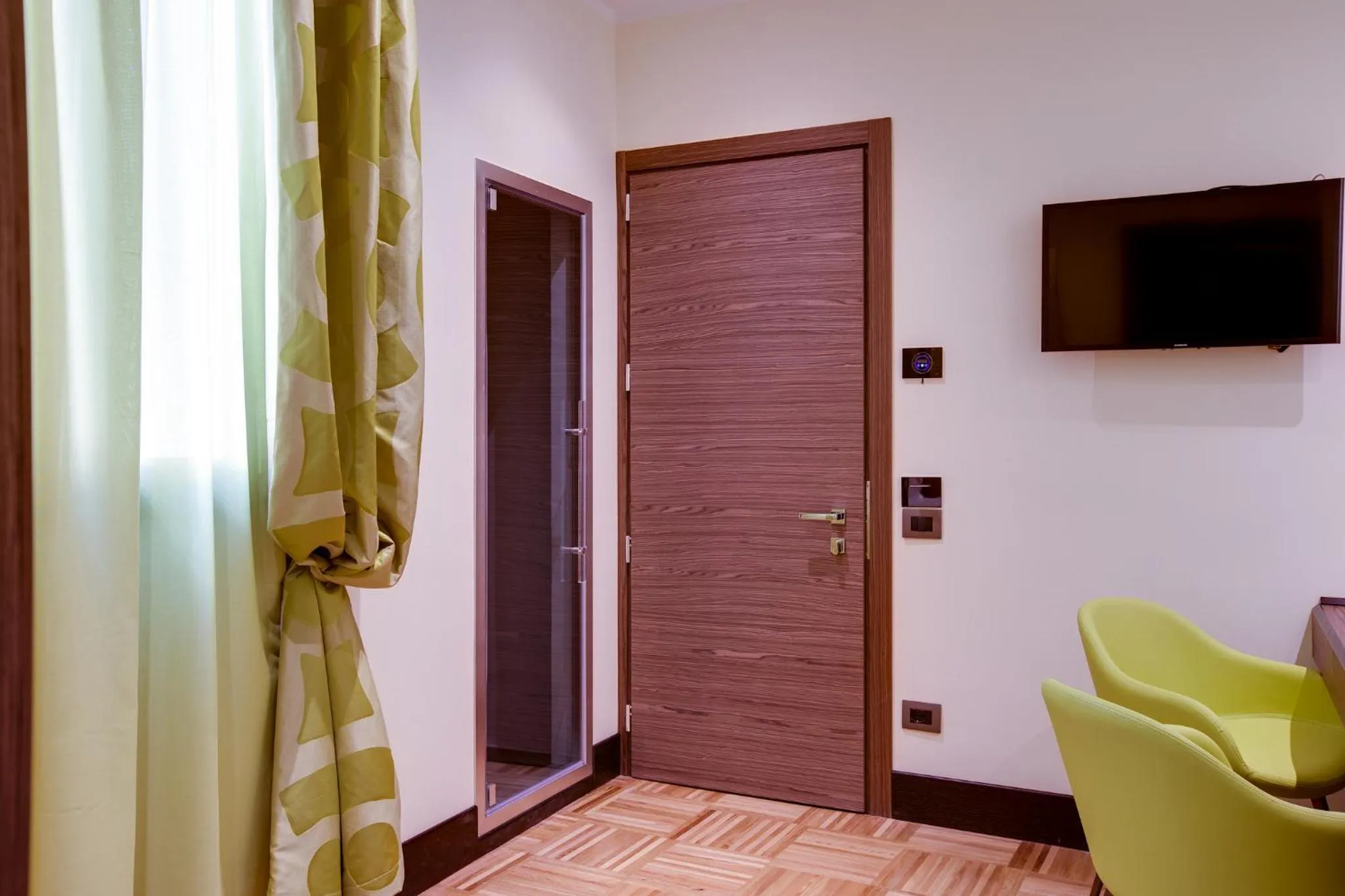 Photo of the whole room in Solo Experience Hotel