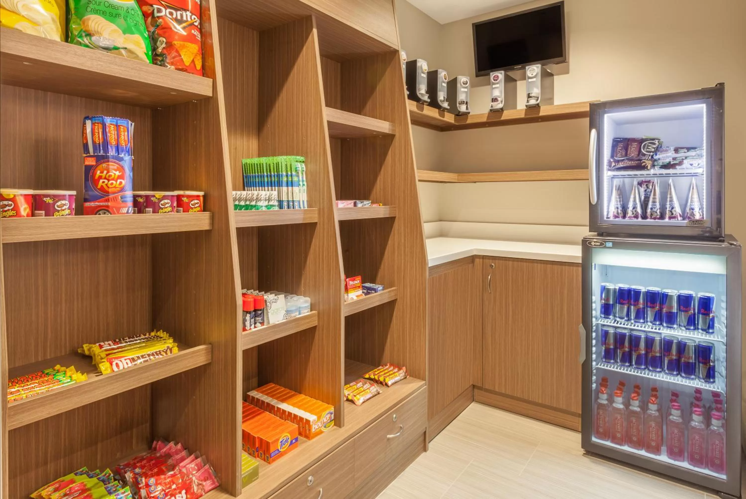 On-site shops in Microtel Inn & Suites by Wyndham Oyster Bay Ladysmith