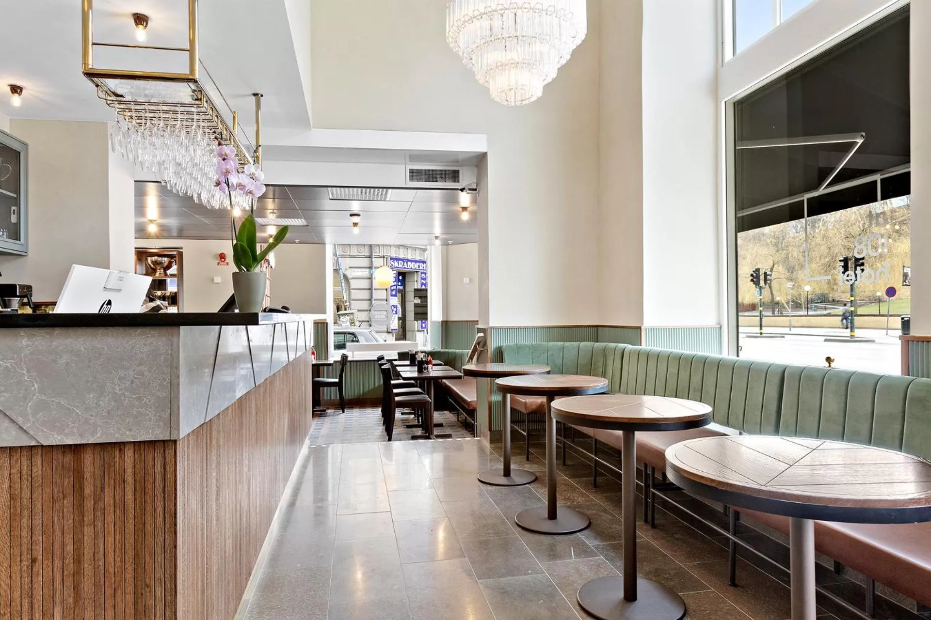 Lounge or bar in Best Western Hotel at 108