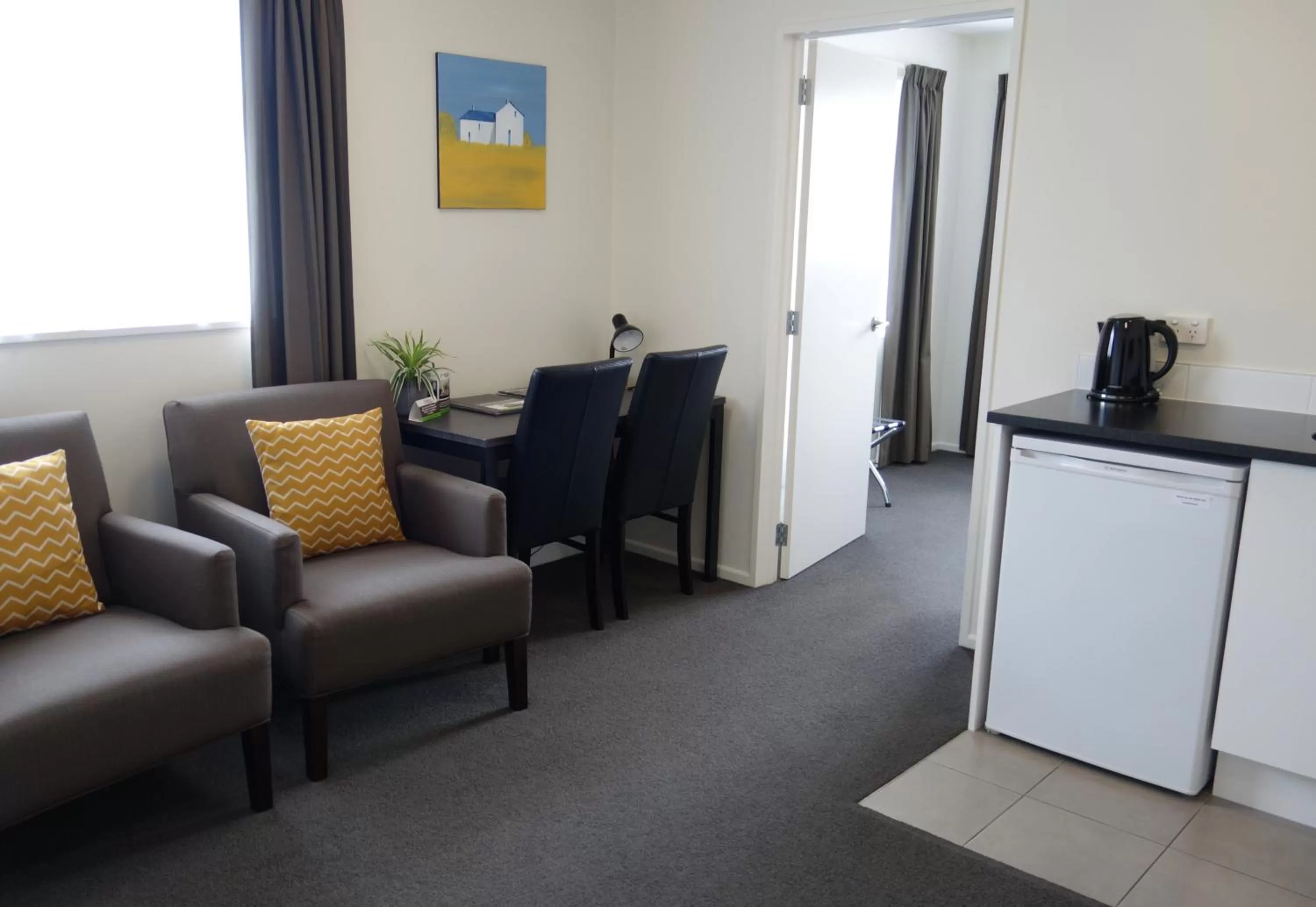 Living room in Airport Palms Motel