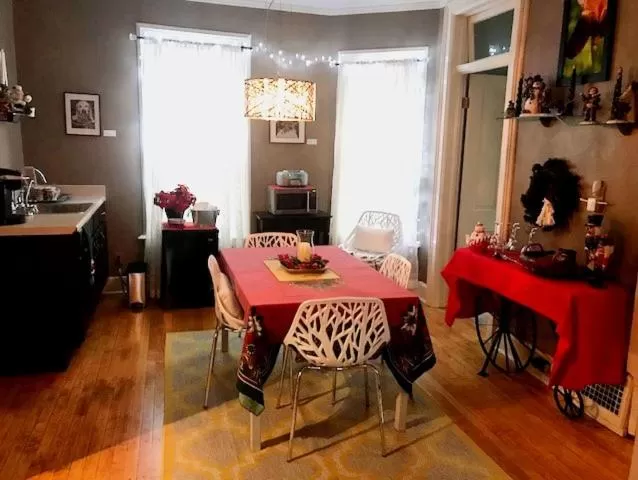 Restaurant/Places to Eat in The Muse Gallery Guesthouse