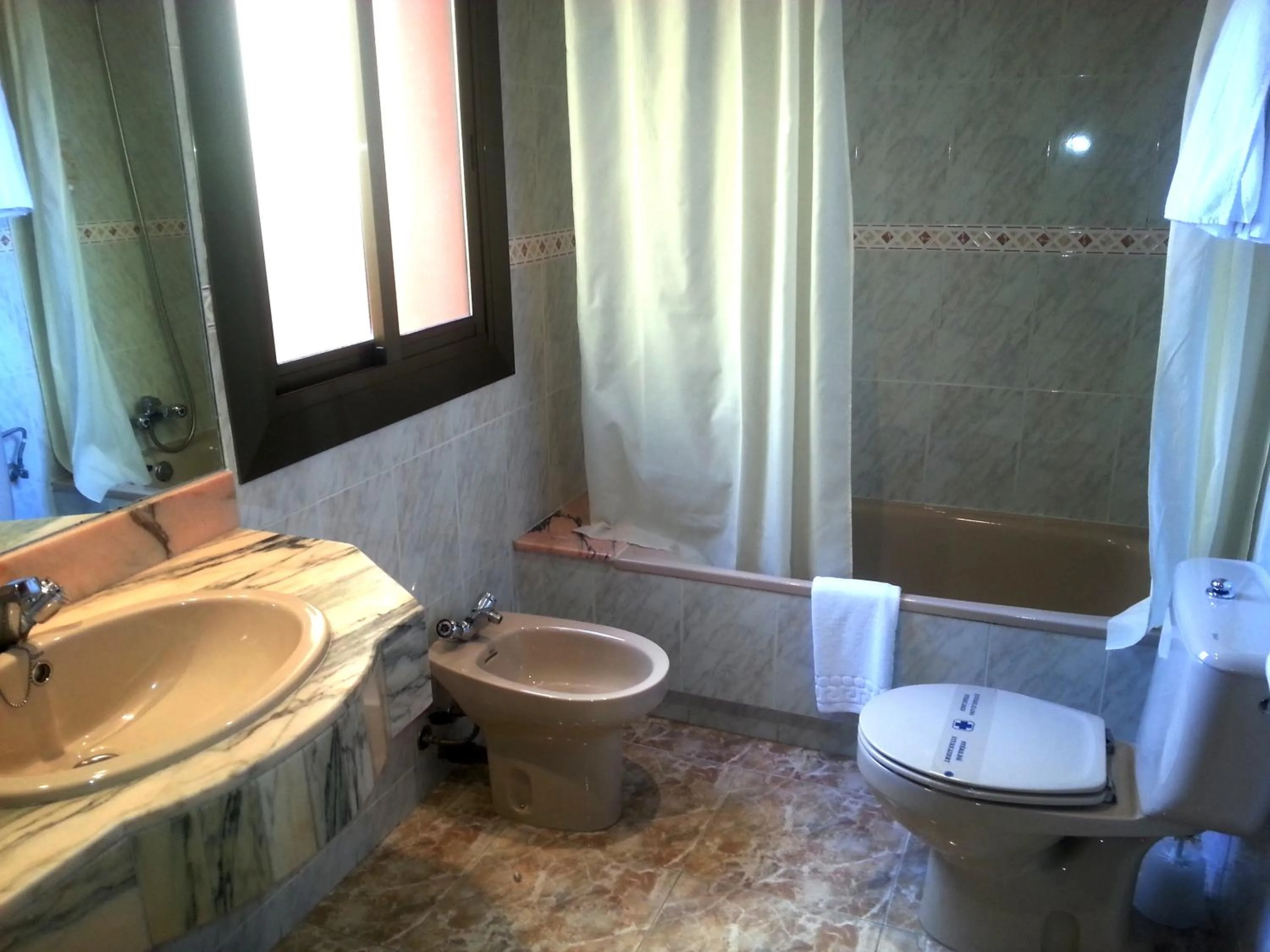 Bathroom in Hotel Hostal del Sol