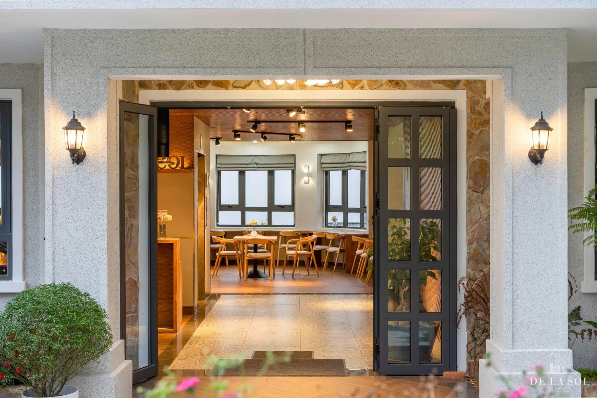 Lobby or reception in De La Sol Villa Dalat